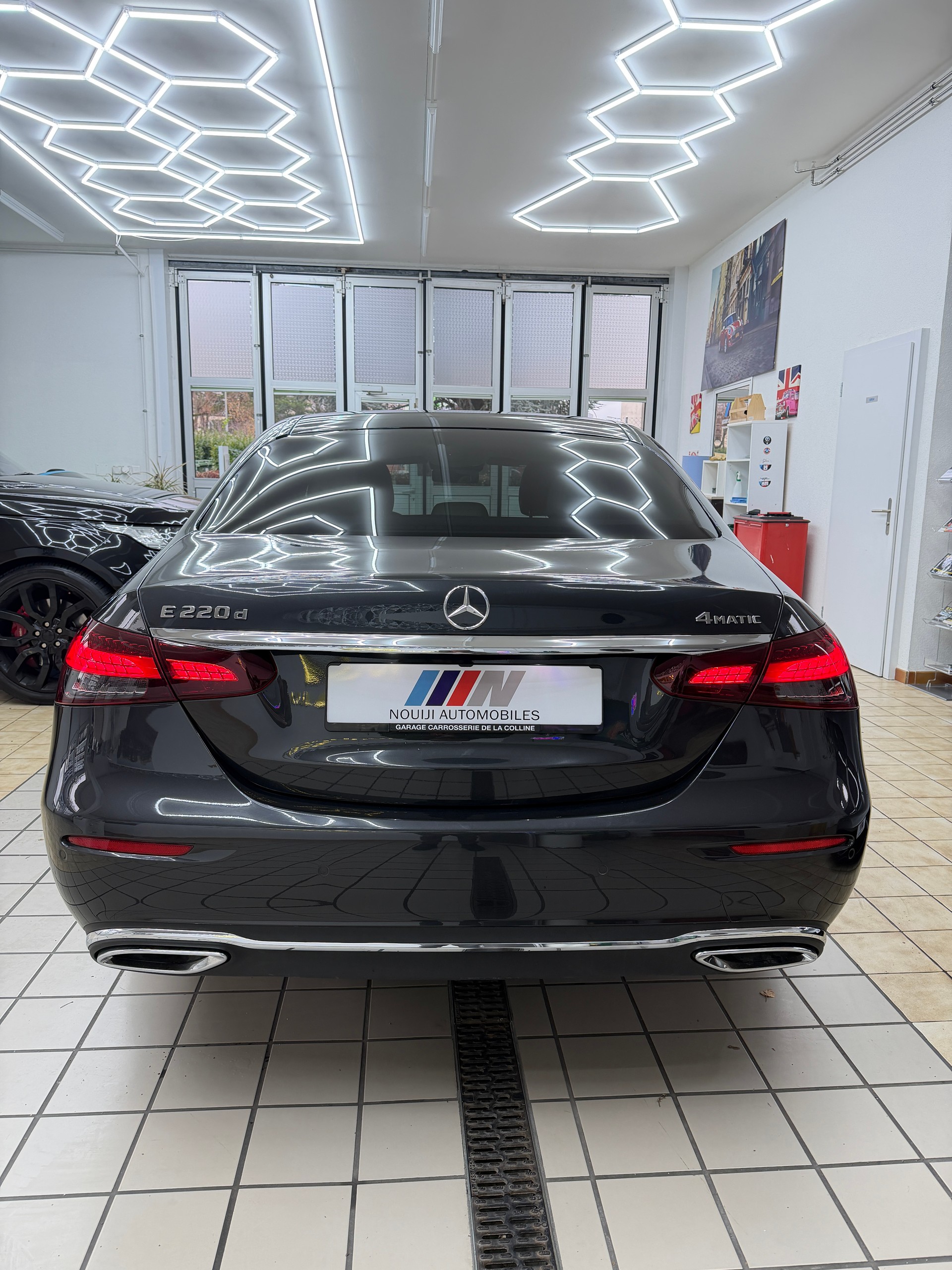 MERCEDES-BENZ E 220 d 4Matic Exclusive 9G-Tronic-image-9