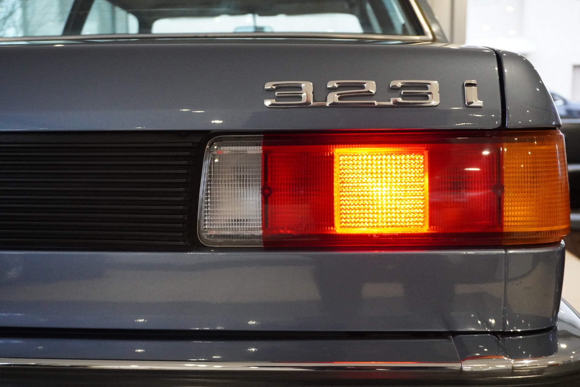 BMW 323i-image-28