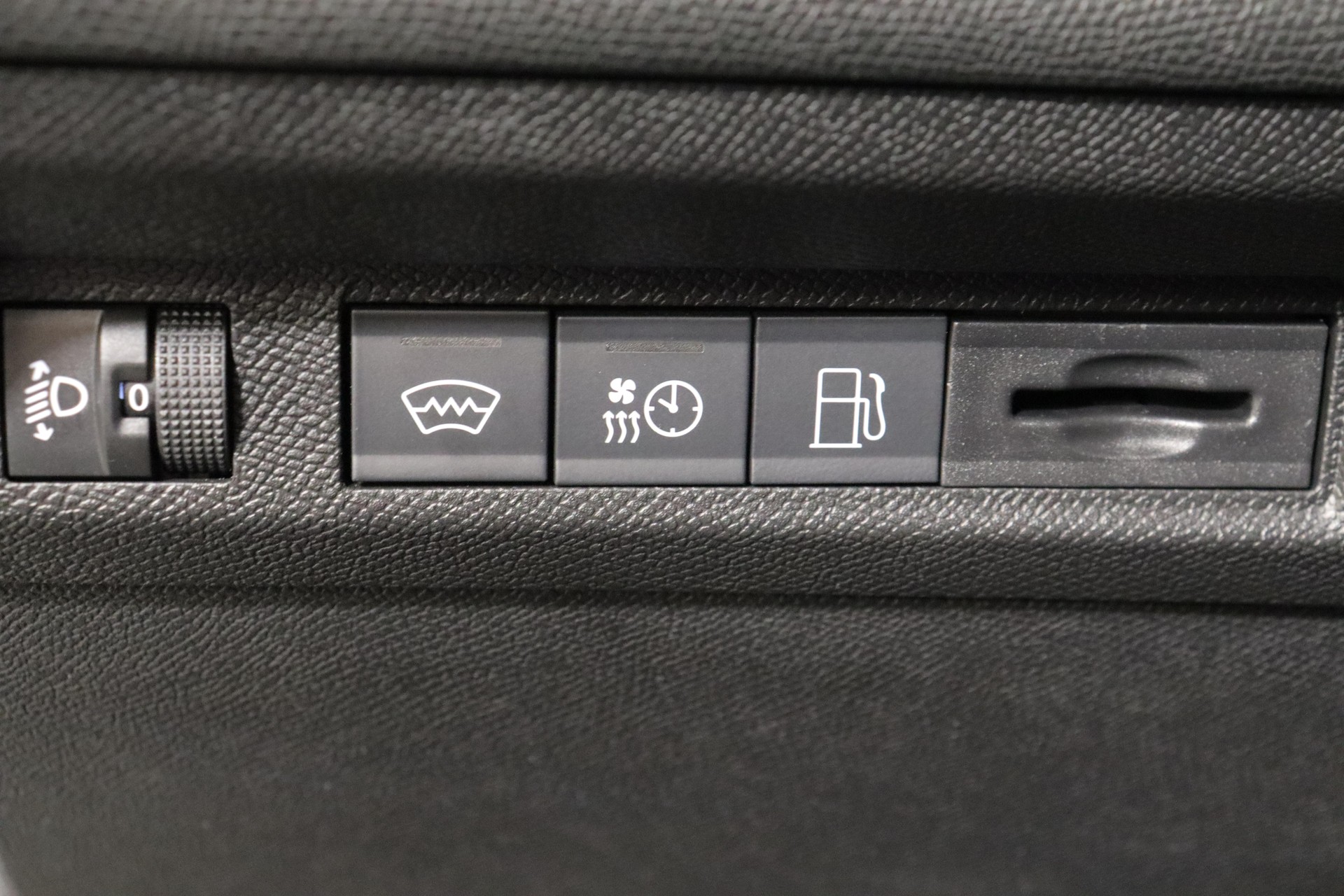 PEUGEOT 308 1.6 PHEV 180 Allure Pack-image-16