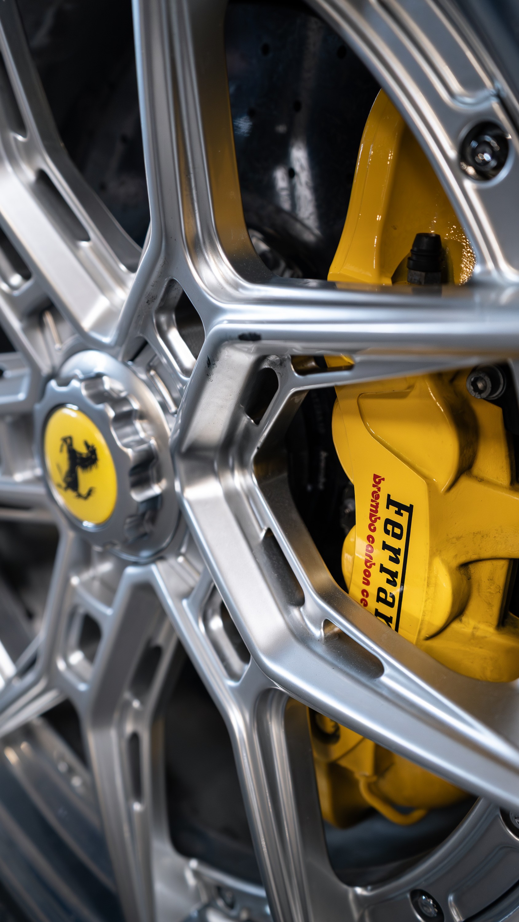 FERRARI 812 Superfast-image-9