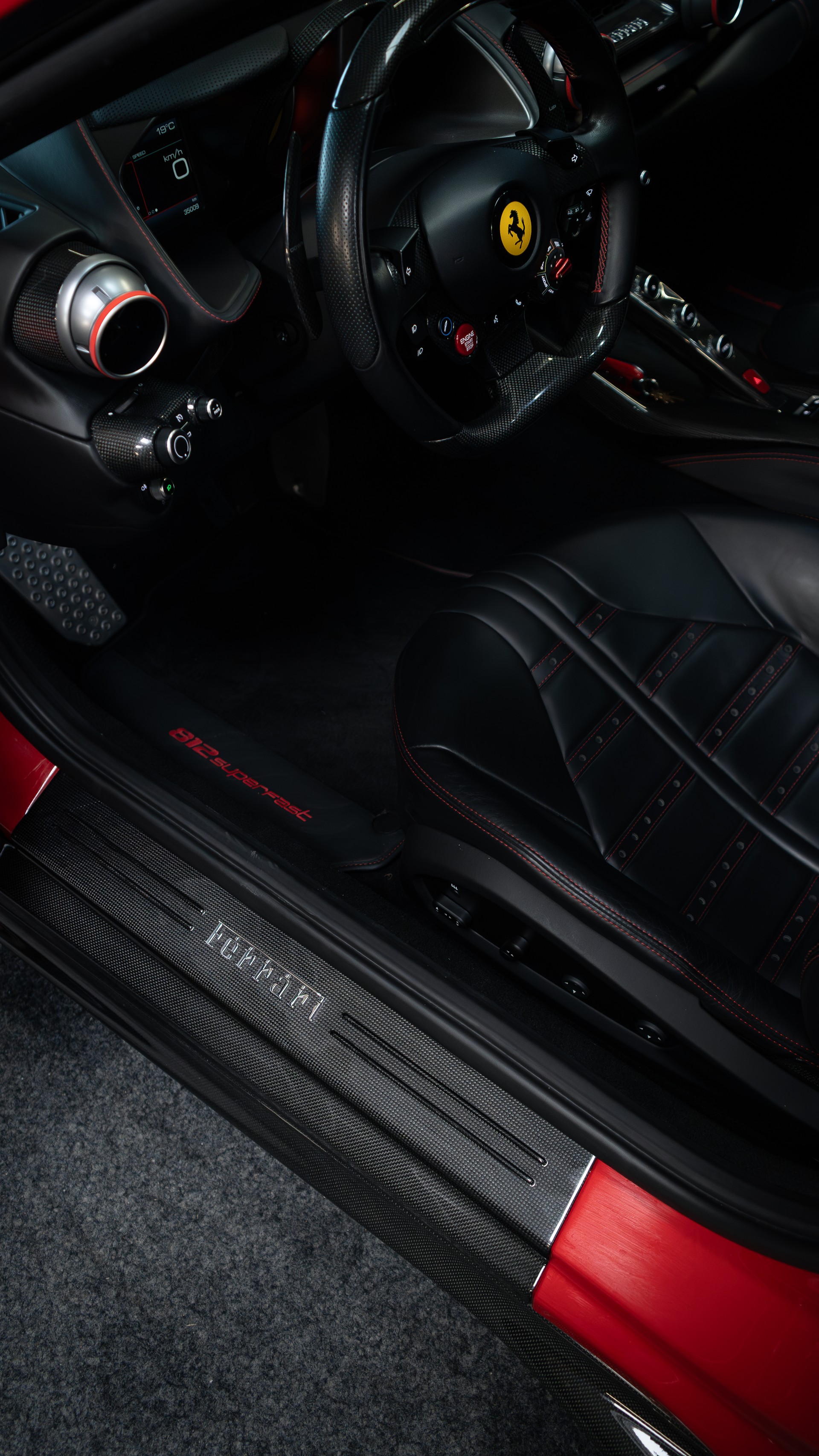 FERRARI 812 Superfast-image-16