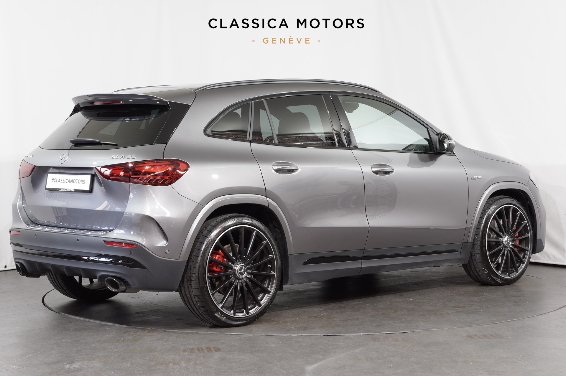 MERCEDES-BENZ GLA AMG 35 4Matic 8G-DCT-showroom-element-3