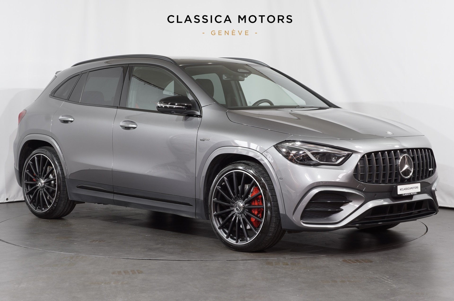 MERCEDES-BENZ GLA AMG 35 4Matic 8G-DCT-showroom-element-1