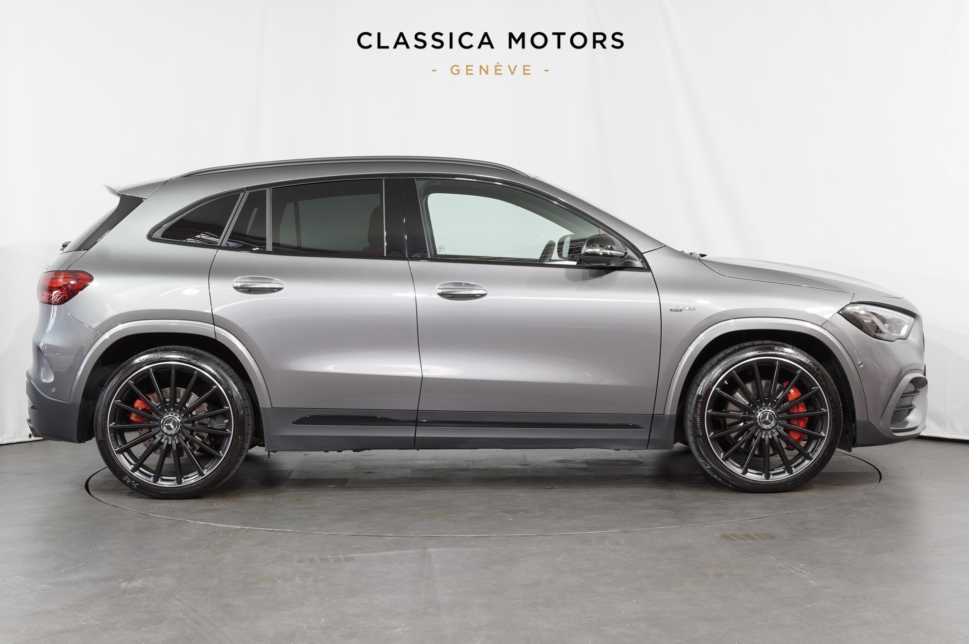 MERCEDES-BENZ GLA AMG 35 4Matic 8G-DCT-showroom-element-2