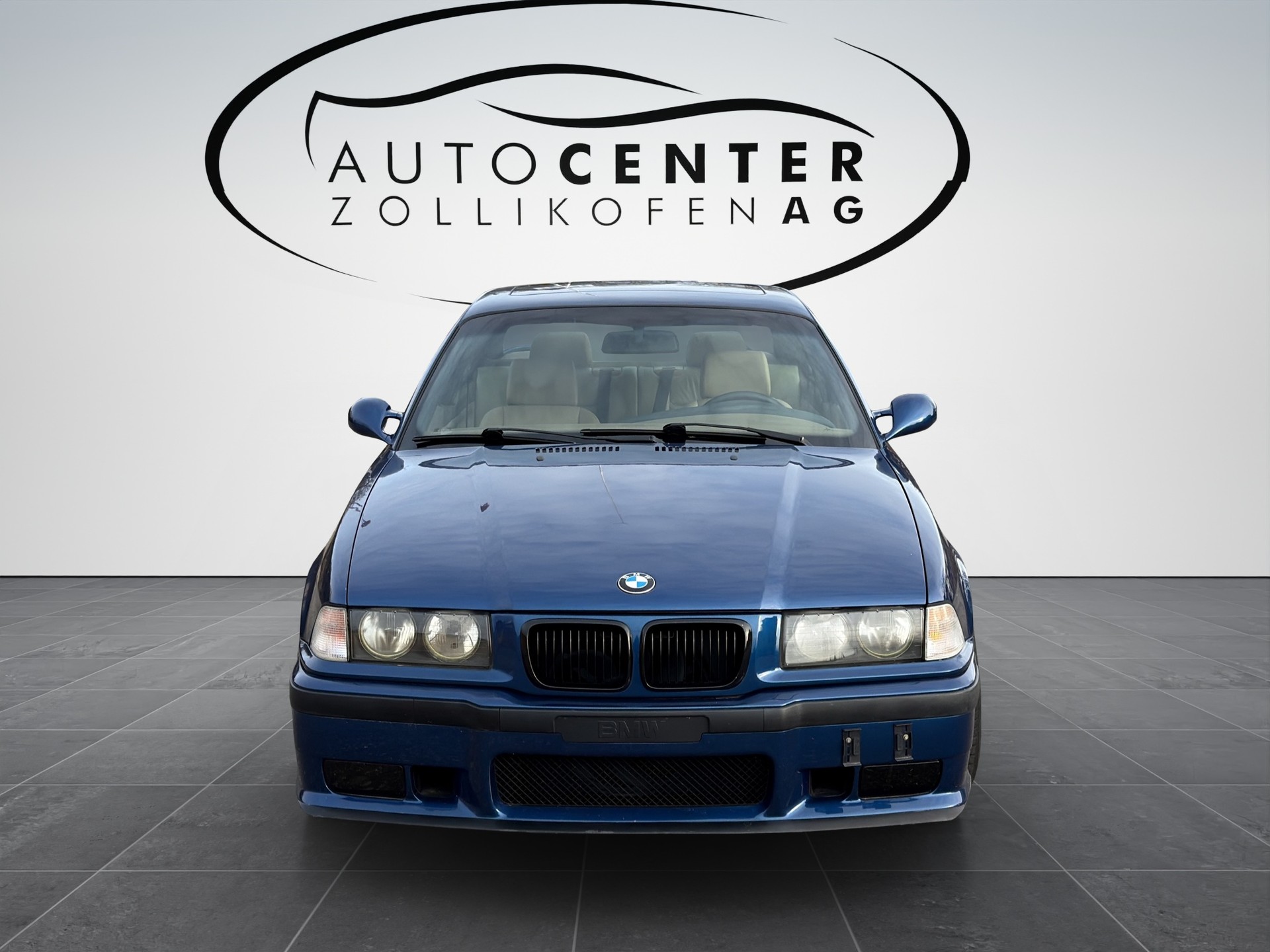 BMW 328i Coupé M- Paket-showroom-element-1