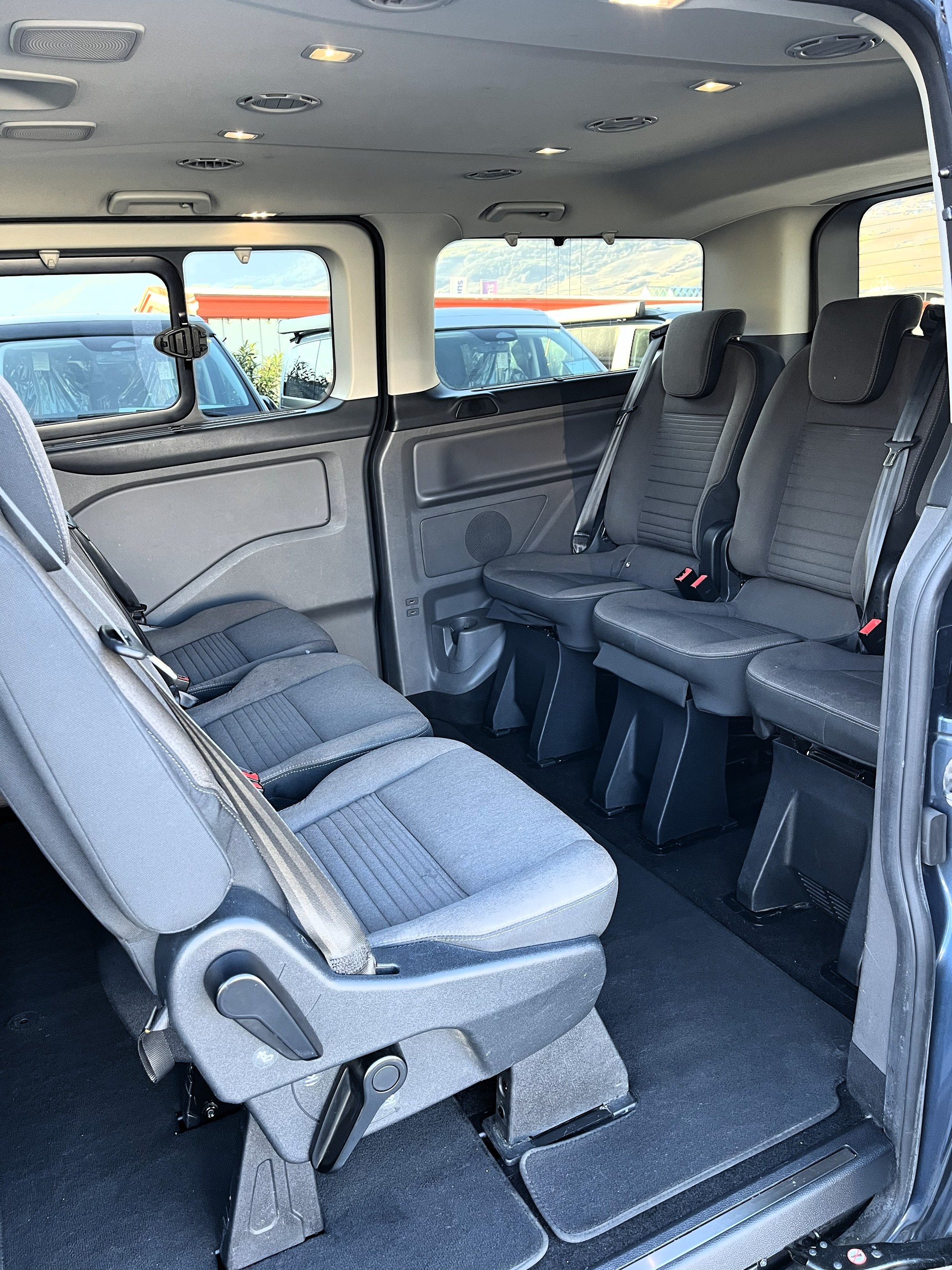 FORD Tourneo Custom 320 L1H1 Titanium A-image-12