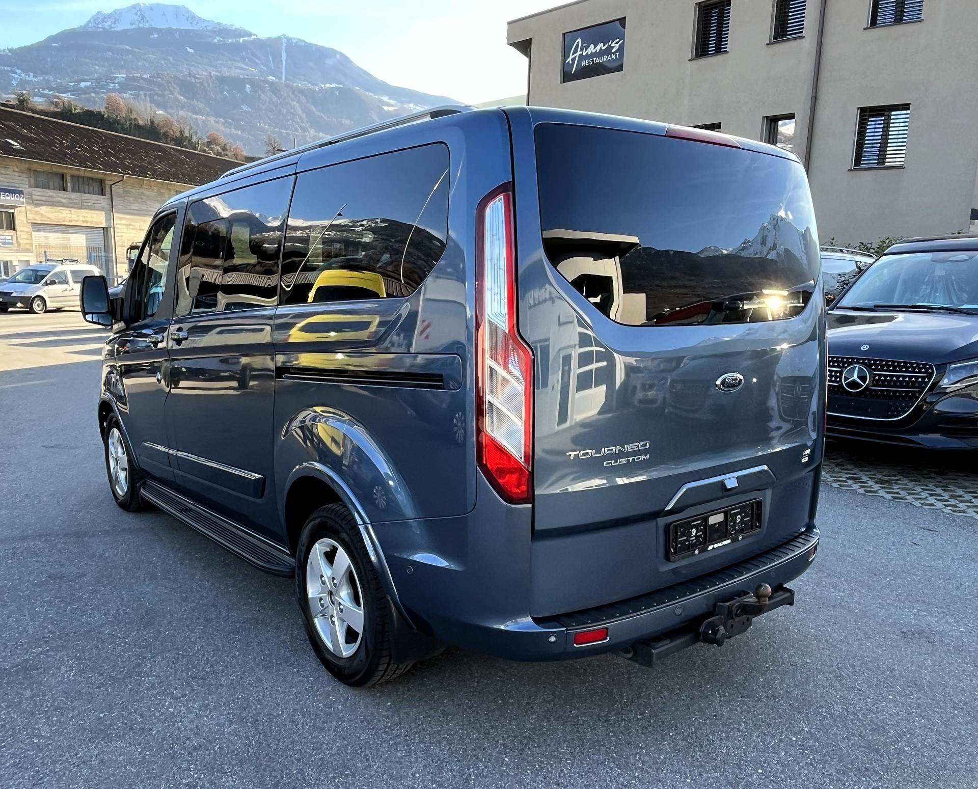 FORD Tourneo Custom 320 L1H1 Titanium A-showroom-element-3