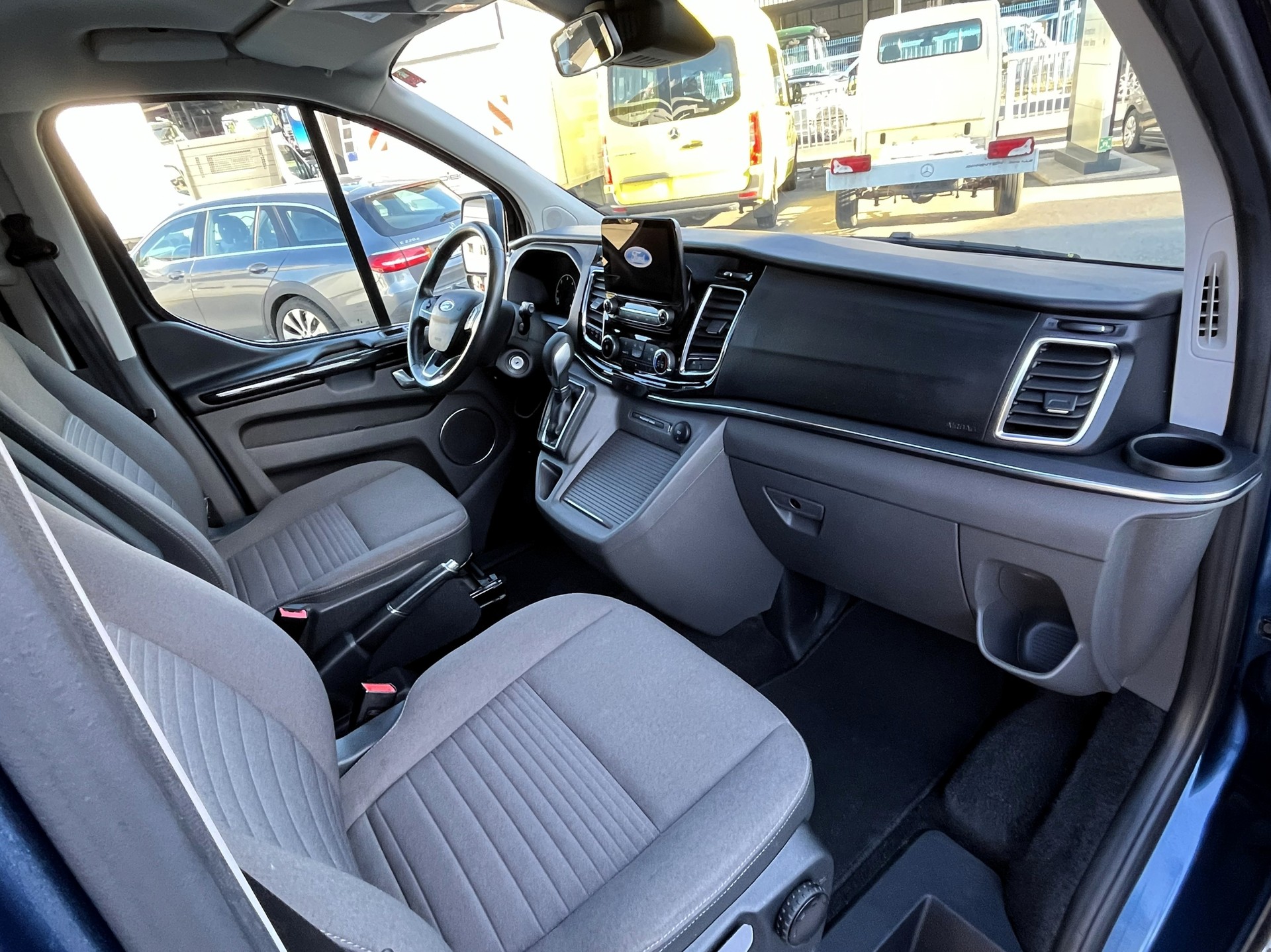 FORD Tourneo Custom 320 L1H1 Titanium A-image-8