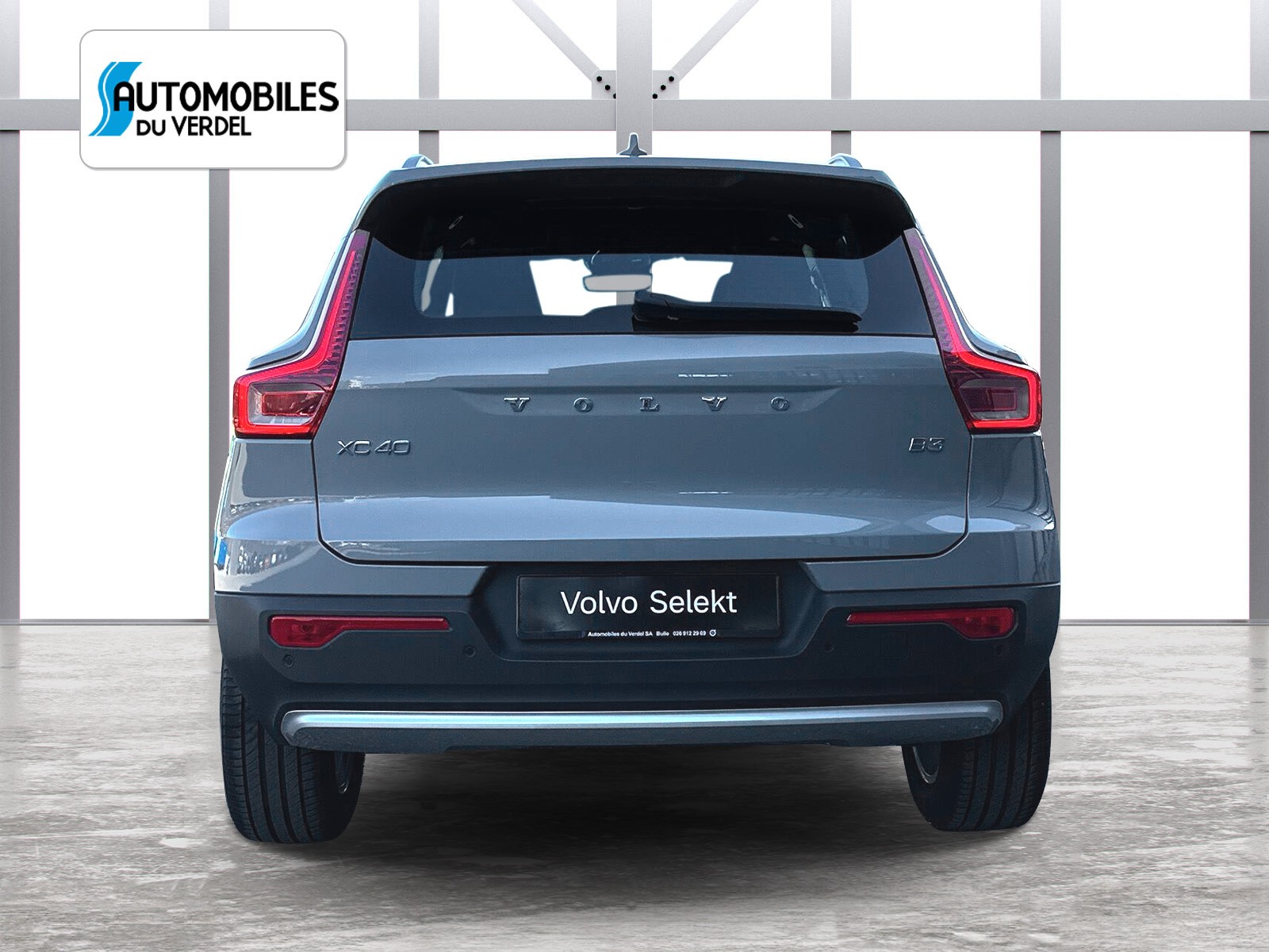 VOLVO XC40 2.0 B3 MH Core-showroom-element-3