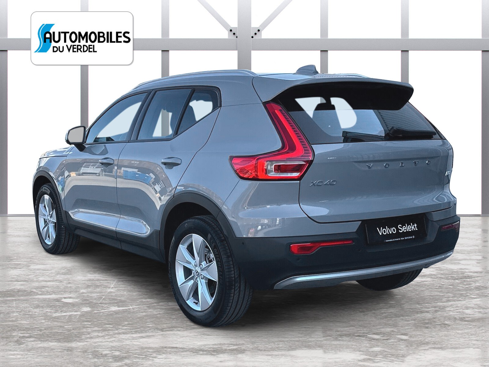 VOLVO XC40 2.0 B3 MH Core-showroom-element-2