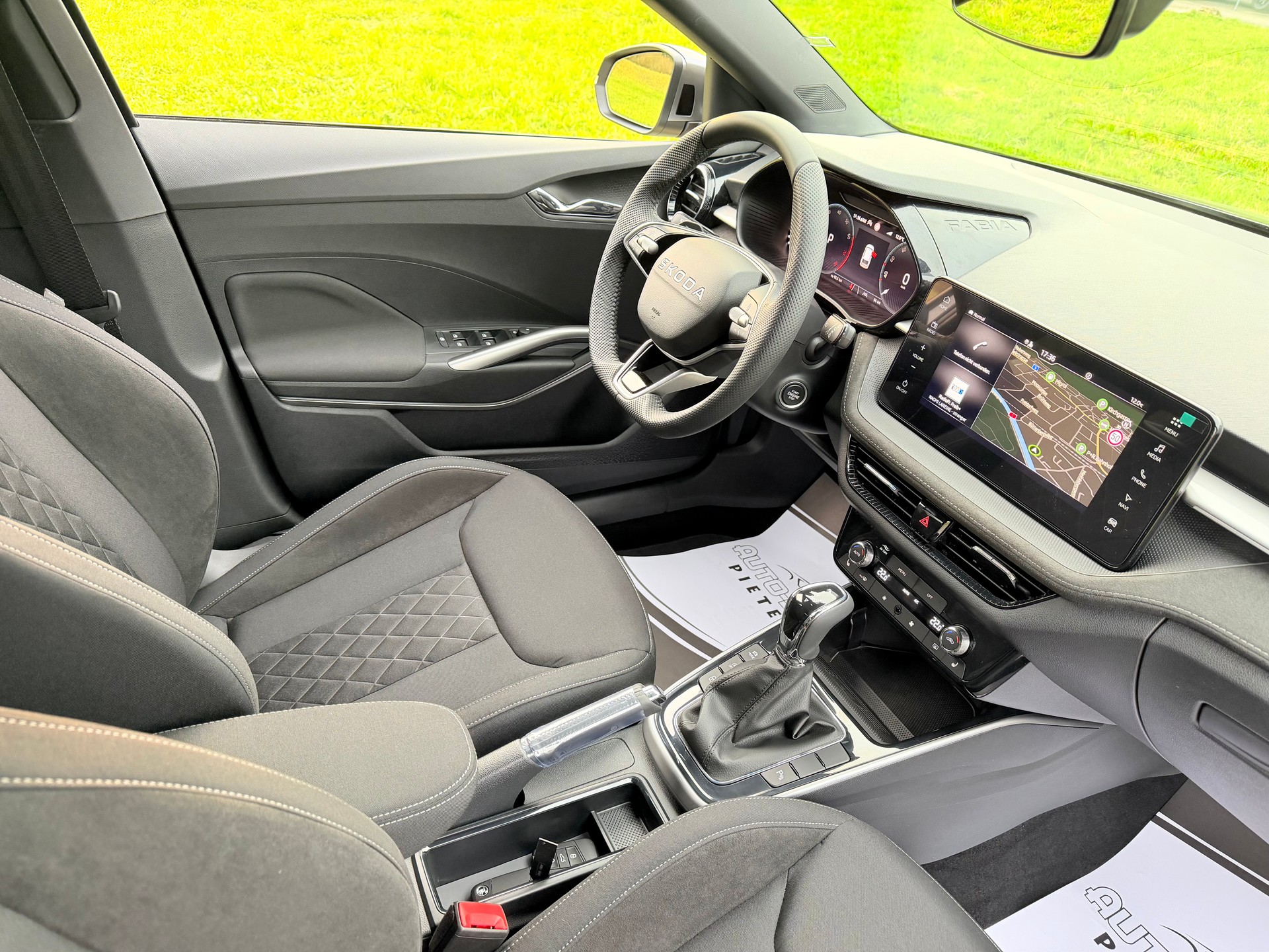 SKODA "NEUWAGEN" FABIA 1.0 TSI "DYNAMIC PAKET" DSG-AUTOMAT "NEU NUR 48 KM" NOCH NIE EINGELÖST !! CH WAGEN !!-image-29