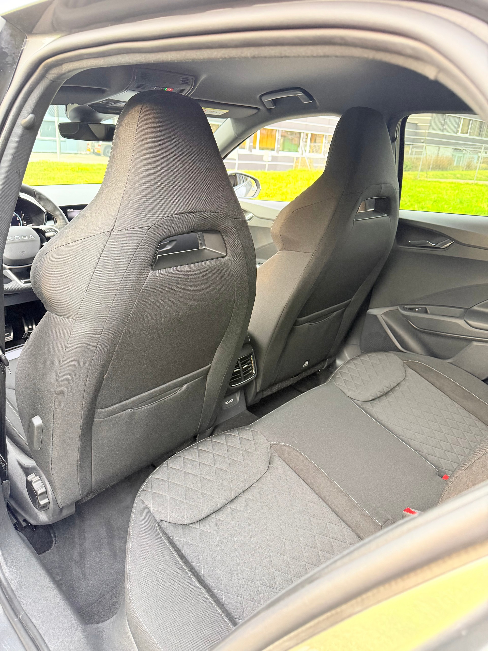 SKODA "NEUWAGEN" FABIA 1.0 TSI "DYNAMIC PAKET" DSG-AUTOMAT "NEU NUR 48 KM" NOCH NIE EINGELÖST !! CH WAGEN !!-image-23