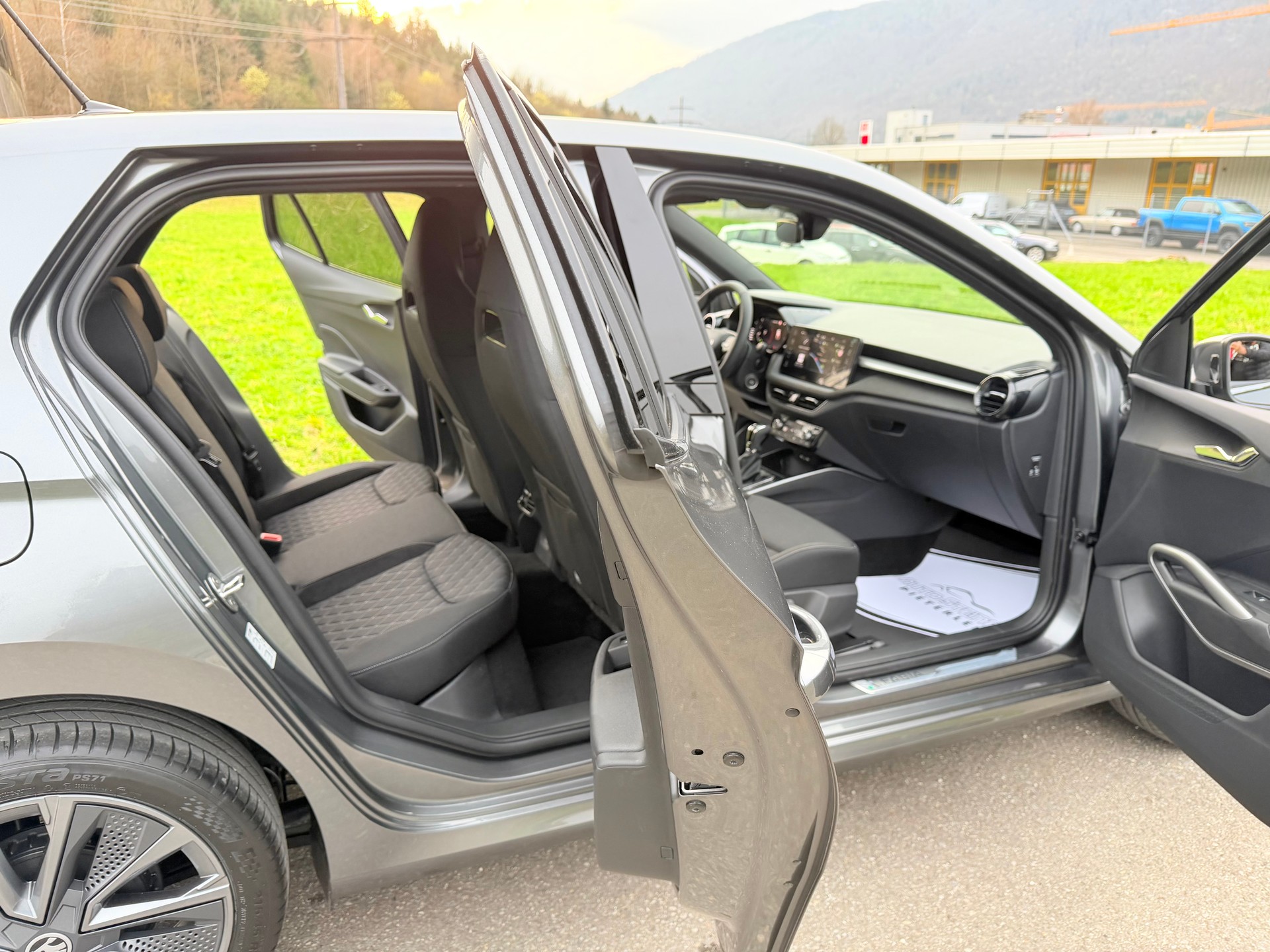 SKODA "NEUWAGEN" FABIA 1.0 TSI "DYNAMIC PAKET" DSG-AUTOMAT "NEU NUR 48 KM" NOCH NIE EINGELÖST !! CH WAGEN !!-image-20