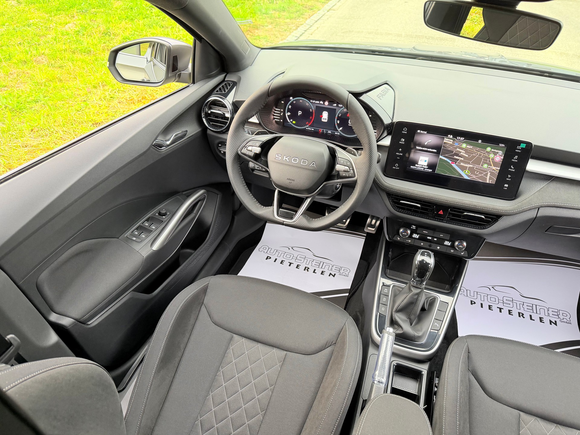SKODA "NEUWAGEN" FABIA 1.0 TSI "DYNAMIC PAKET" DSG-AUTOMAT "NEU NUR 48 KM" NOCH NIE EINGELÖST !! CH WAGEN !!-image-19