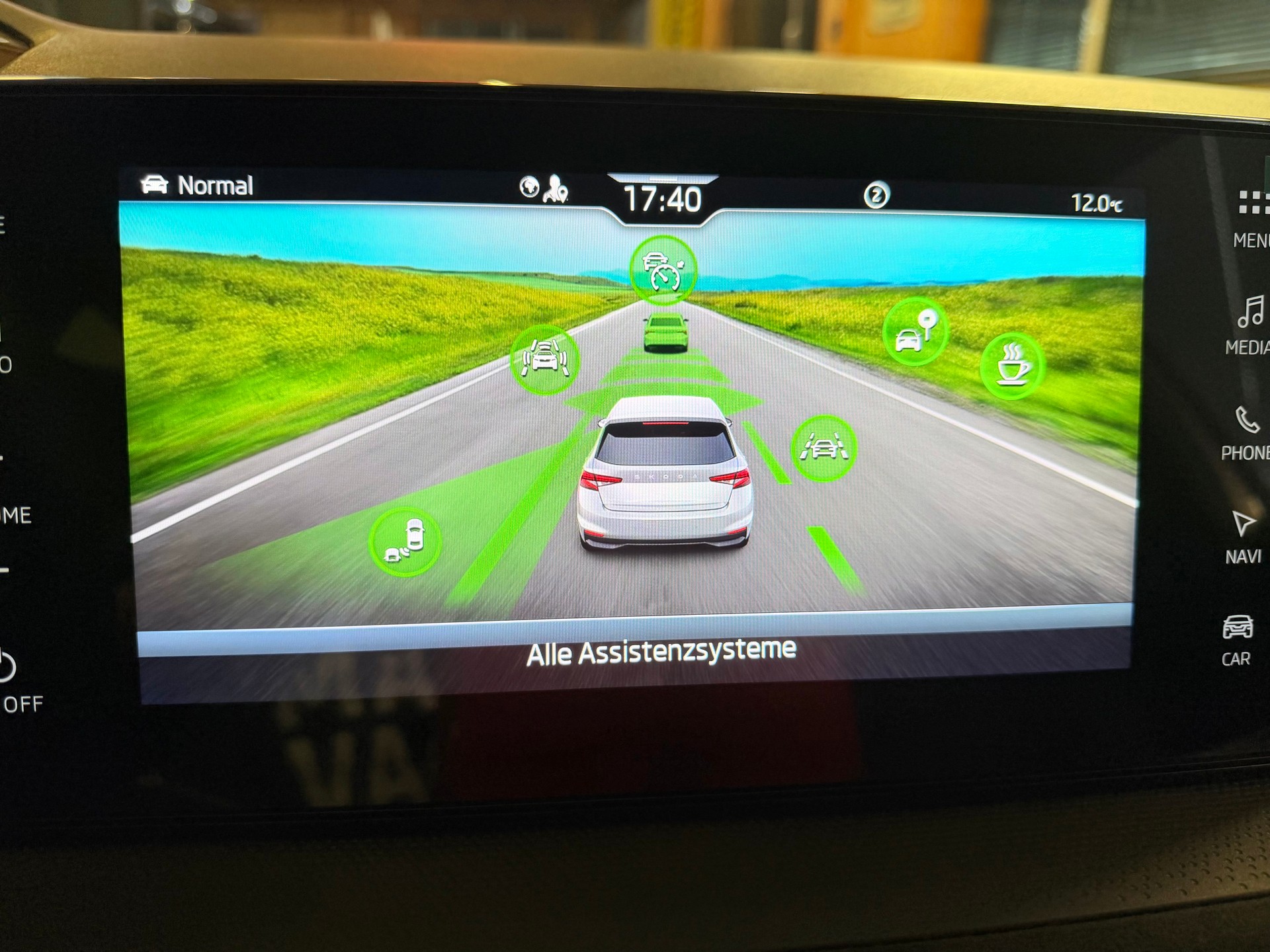 SKODA "NEUWAGEN" FABIA 1.0 TSI "DYNAMIC PAKET" DSG-AUTOMAT "NEU NUR 48 KM" NOCH NIE EINGELÖST !! CH WAGEN !!-image-10