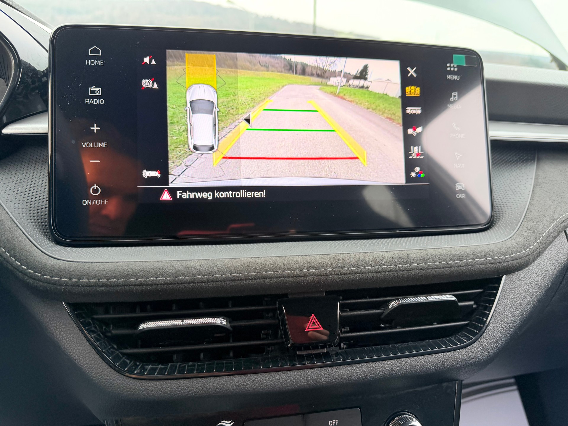 SKODA "NEUWAGEN" FABIA 1.0 TSI "DYNAMIC PAKET" DSG-AUTOMAT "NEU NUR 48 KM" NOCH NIE EINGELÖST !! CH WAGEN !!-image-12
