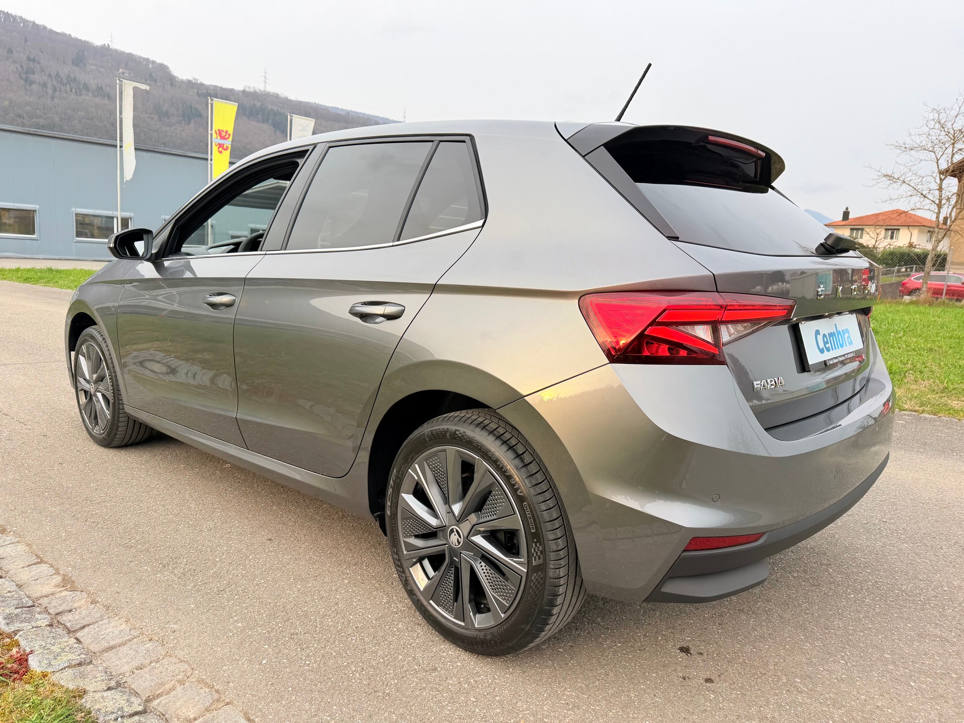 SKODA "NEUWAGEN" FABIA 1.0 TSI "DYNAMIC PAKET" DSG-AUTOMAT "NEU NUR 48 KM" NOCH NIE EINGELÖST !! CH WAGEN !!-showroom-element-2