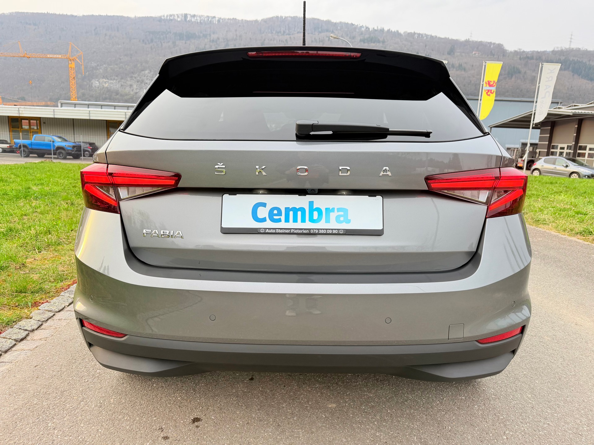 SKODA "NEUWAGEN" FABIA 1.0 TSI "DYNAMIC PAKET" DSG-AUTOMAT "NEU NUR 48 KM" NOCH NIE EINGELÖST !! CH WAGEN !!-image-8