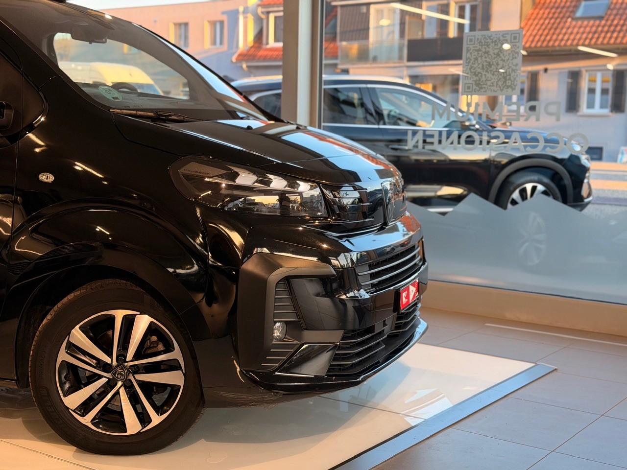 PEUGEOT Traveller 2.0 BlueHDi Business Long EAT8-showroom-element-2