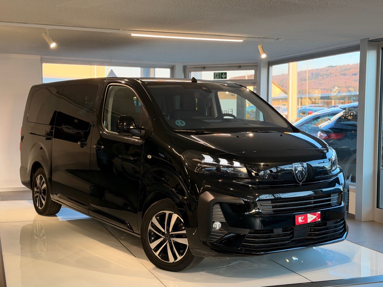 PEUGEOT Traveller 2.0 BlueHDi Business Long EAT8-showroom-element-1
