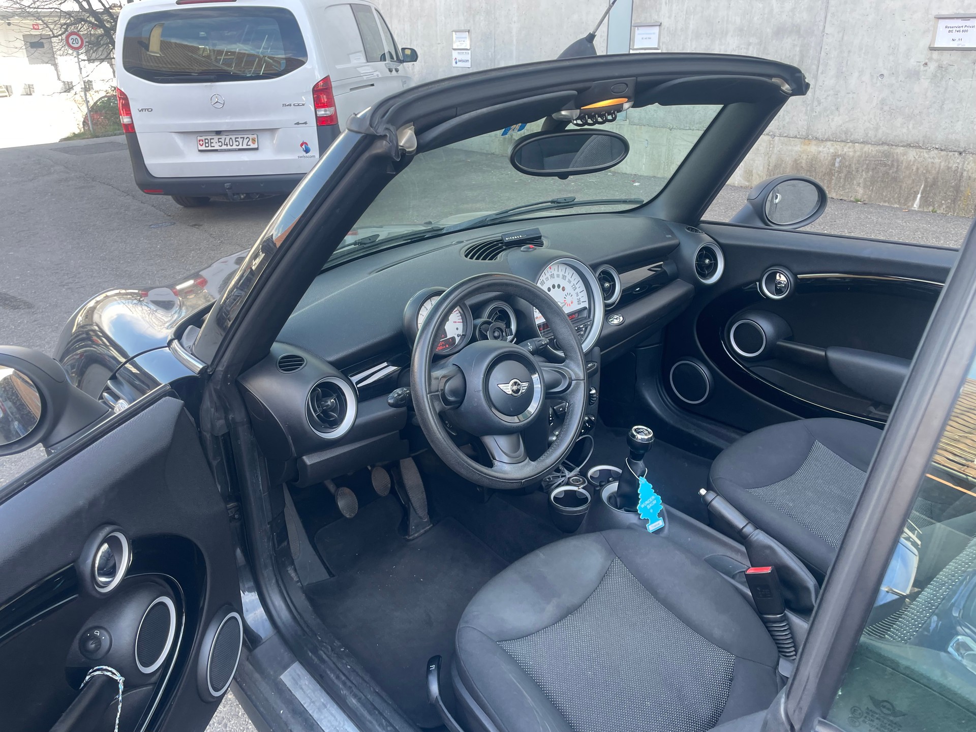 MINI Cooper Cabriolet-image-7
