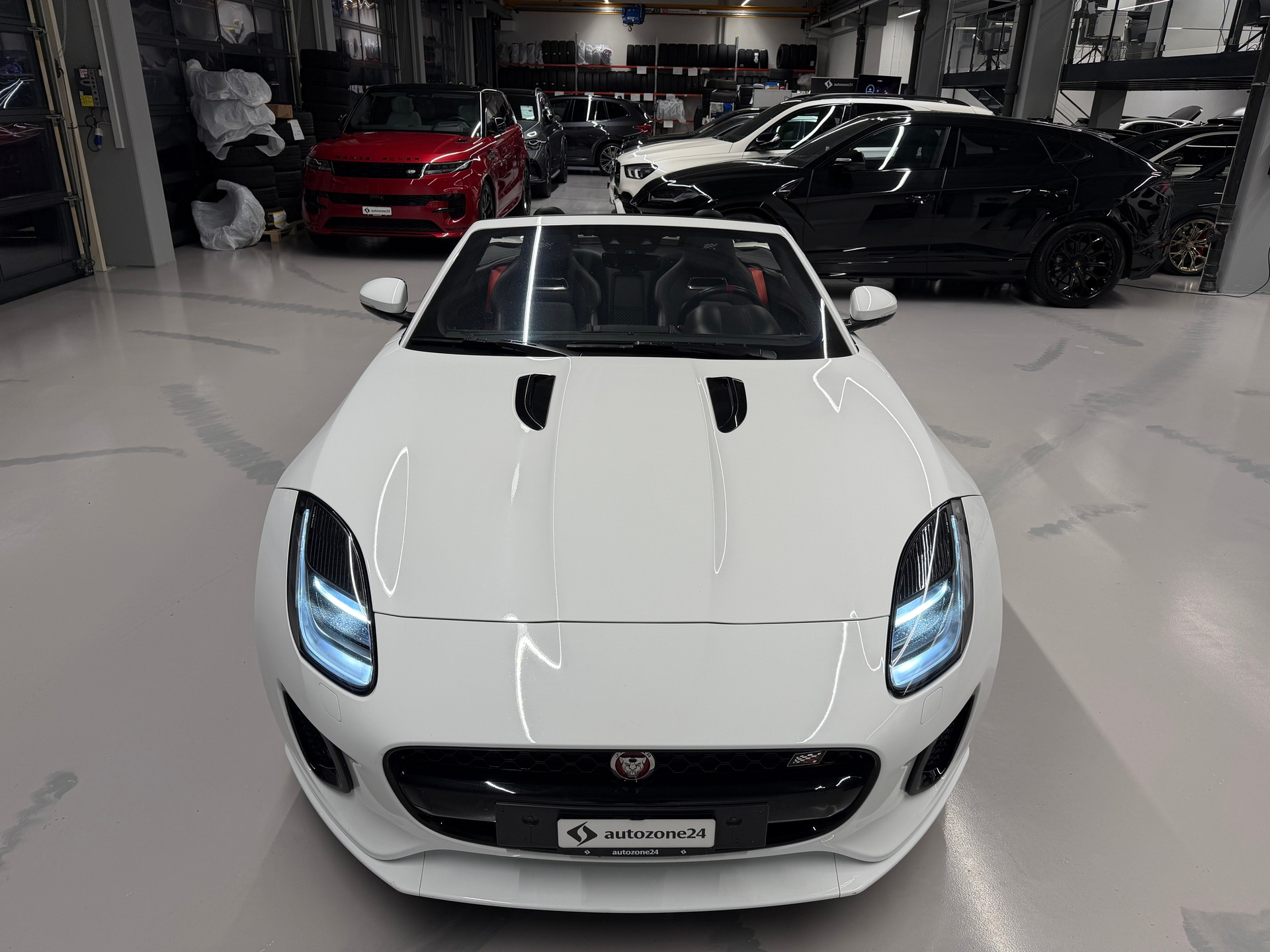 JAGUAR F-Type Convertible 2.0 Chequered Flag-image-8