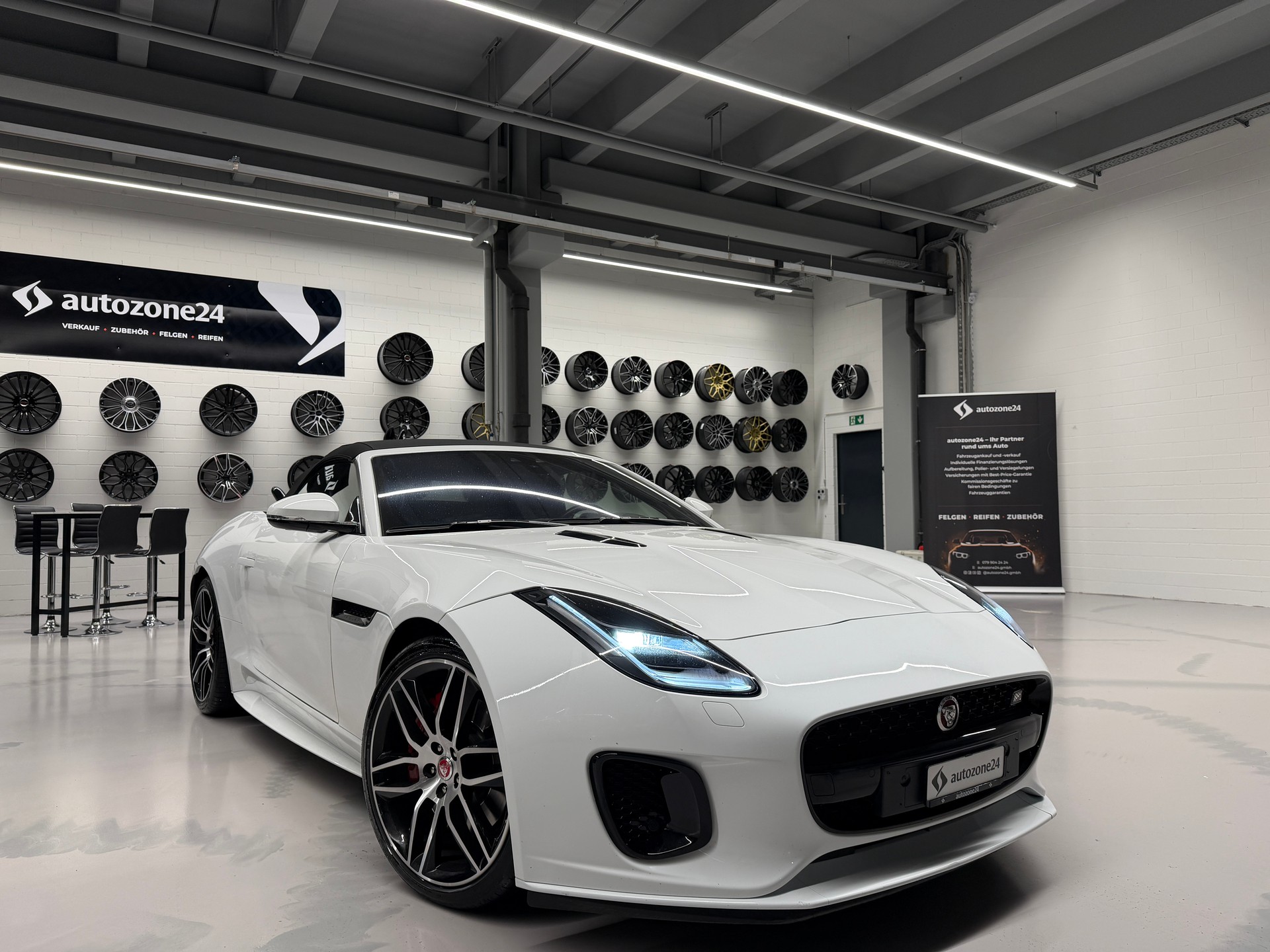 JAGUAR F-Type Convertible 2.0 Chequered Flag-image-28