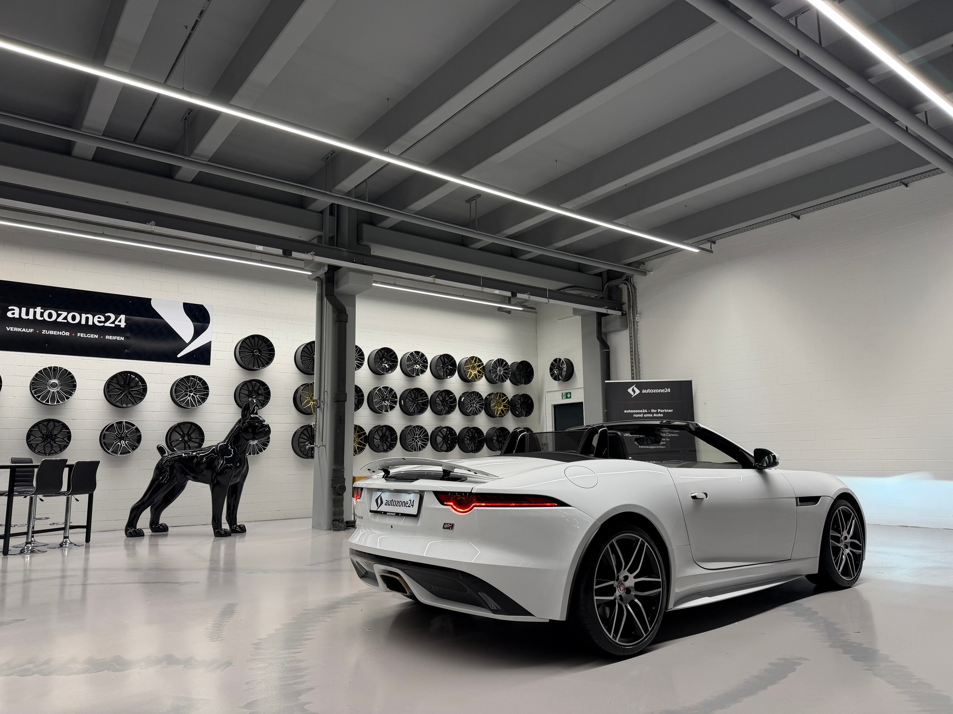 JAGUAR F-Type Convertible 2.0 Chequered Flag-image-4