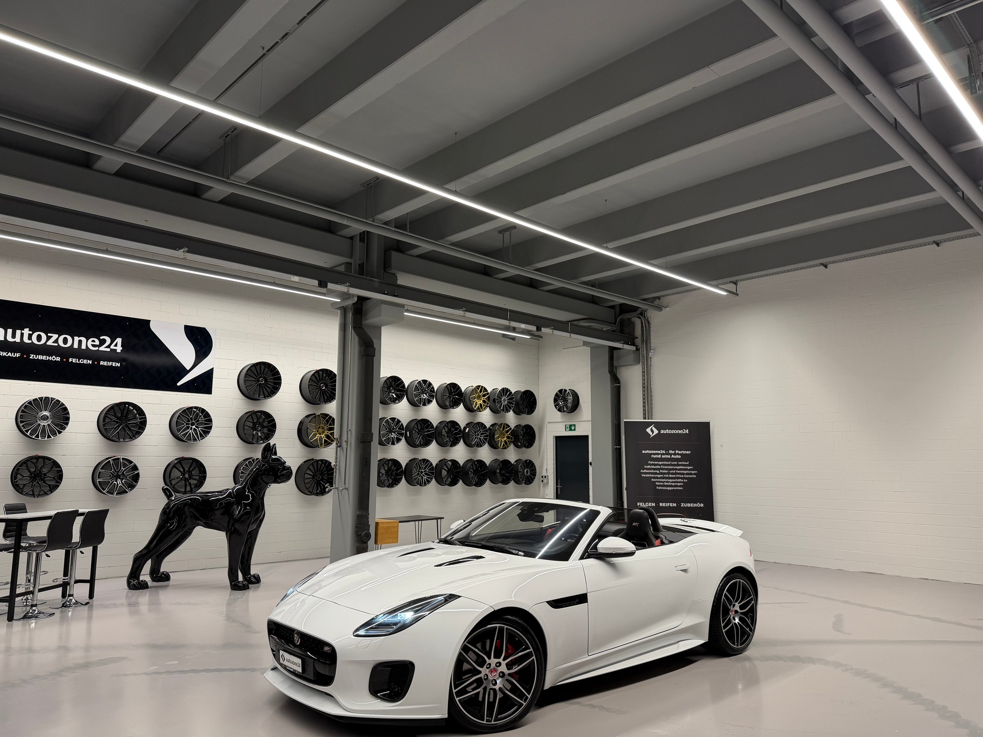 JAGUAR F-Type Convertible 2.0 Chequered Flag-image-9