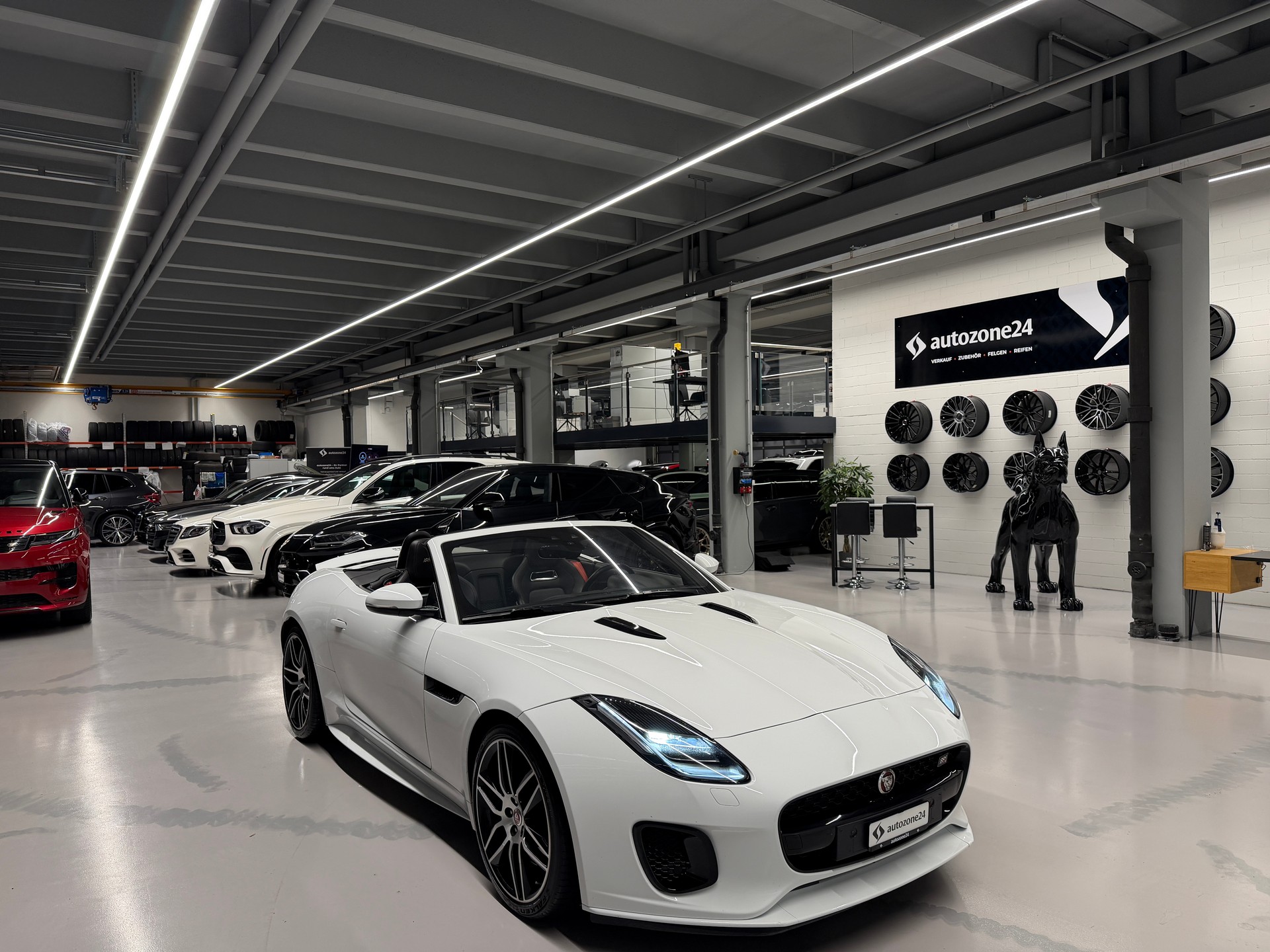 JAGUAR F-Type Convertible 2.0 Chequered Flag-image-13