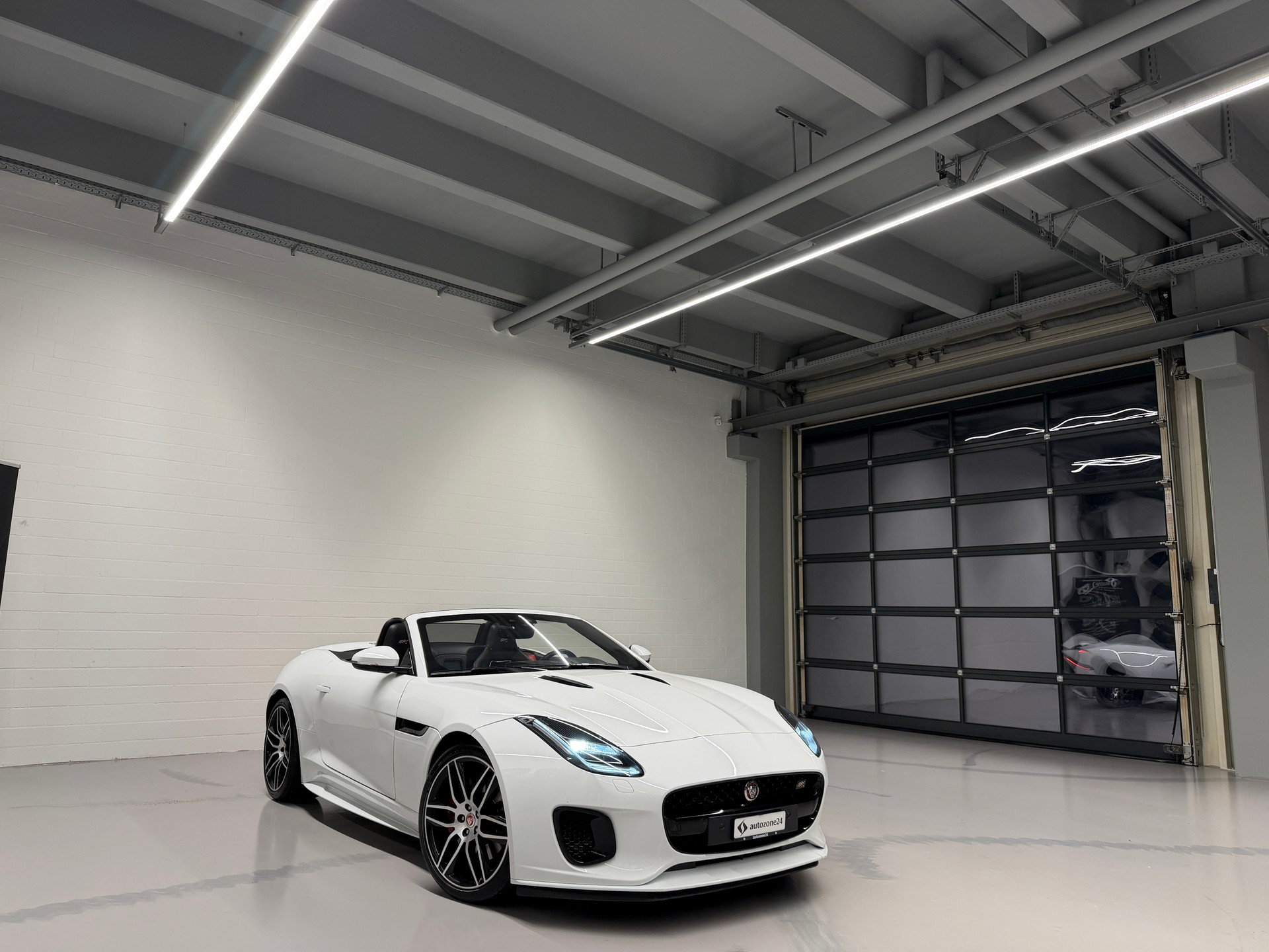 JAGUAR F-Type Convertible 2.0 Chequered Flag-image-14