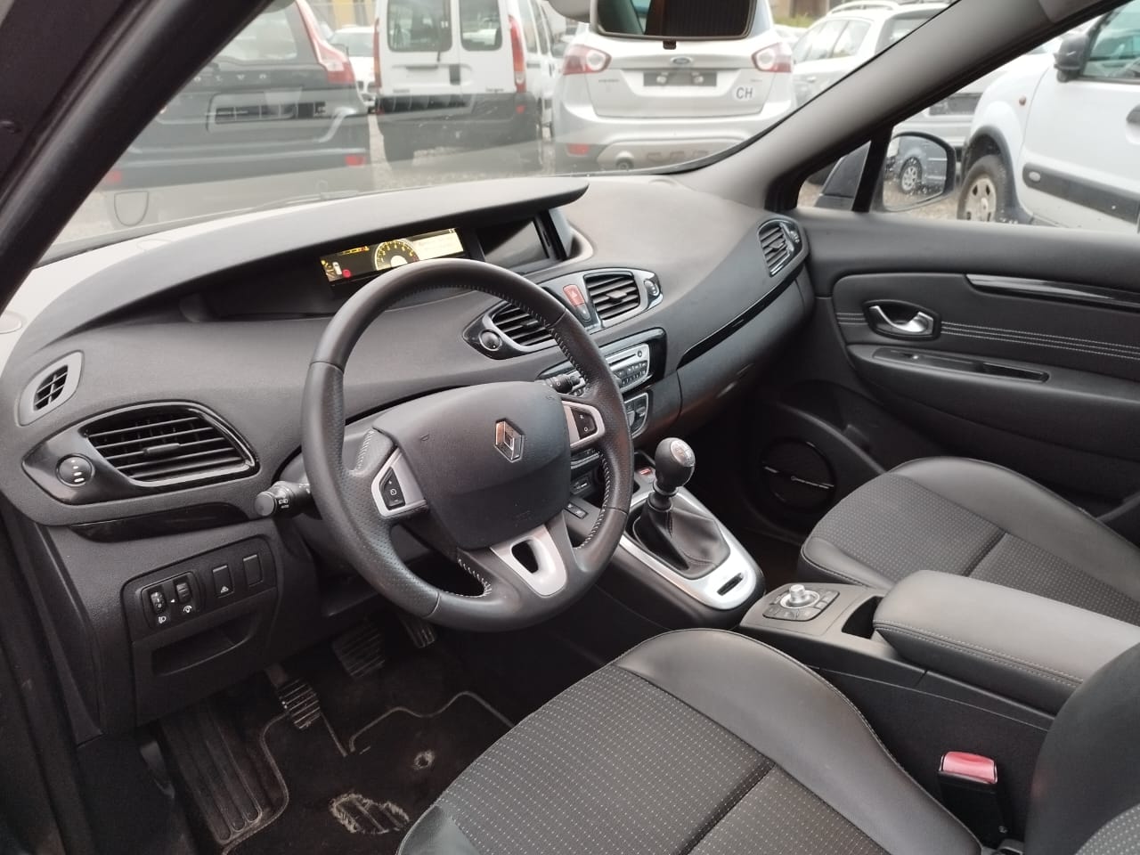 RENAULT Grand Scénic 1.4 16V Turbo Expression-image-9