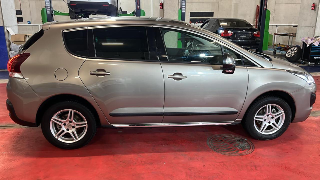 PEUGEOT 3008 1.6 Blue HDI Allure Tiptronic-showroom-element-2