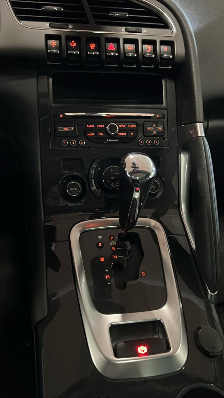 PEUGEOT 3008 1.6 Blue HDI Allure Tiptronic-image-9
