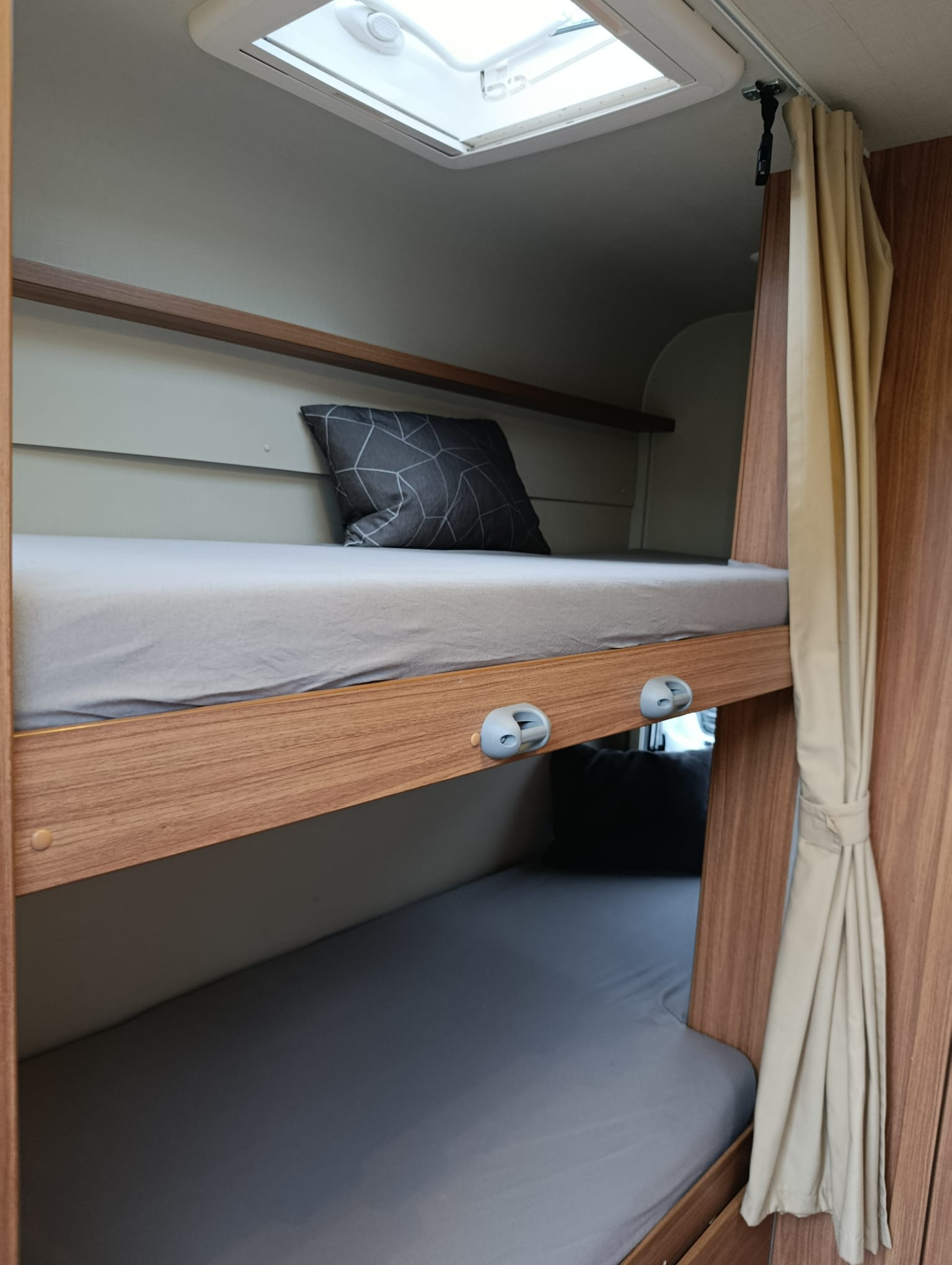 CARADO Capron A461***Raumwunder für Familien 6 Sitz-,Schlafplätzen***Großzügige Dinette***Getrennte Bereiche**Große Küche***-image-20