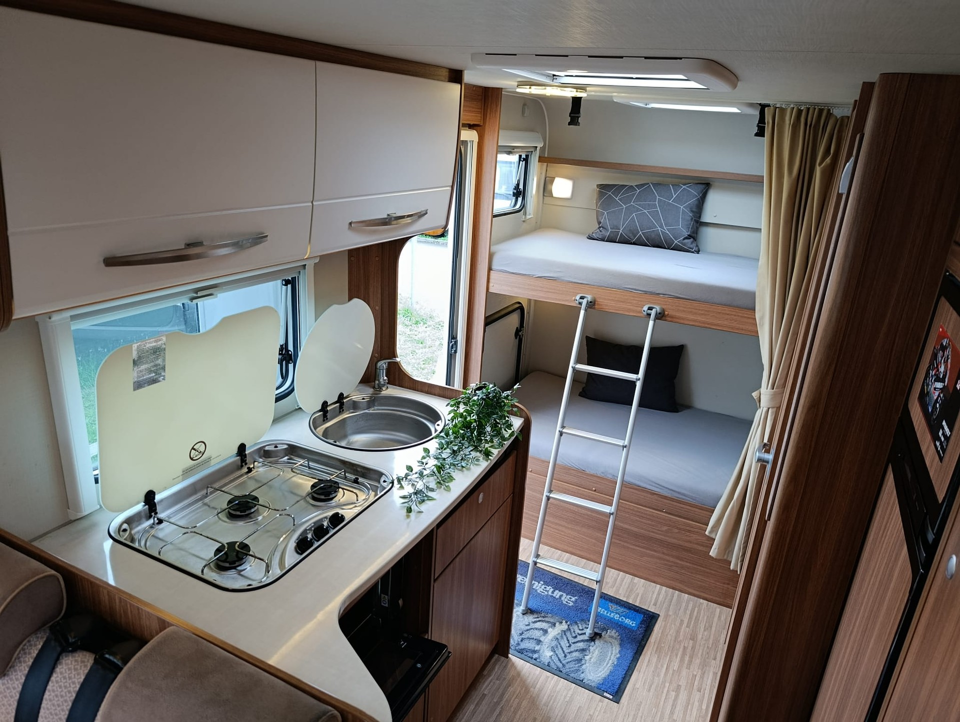 CARADO Capron A461***Raumwunder für Familien 6 Sitz-,Schlafplätzen***Großzügige Dinette***Getrennte Bereiche**Große Küche***-showroom-element-3