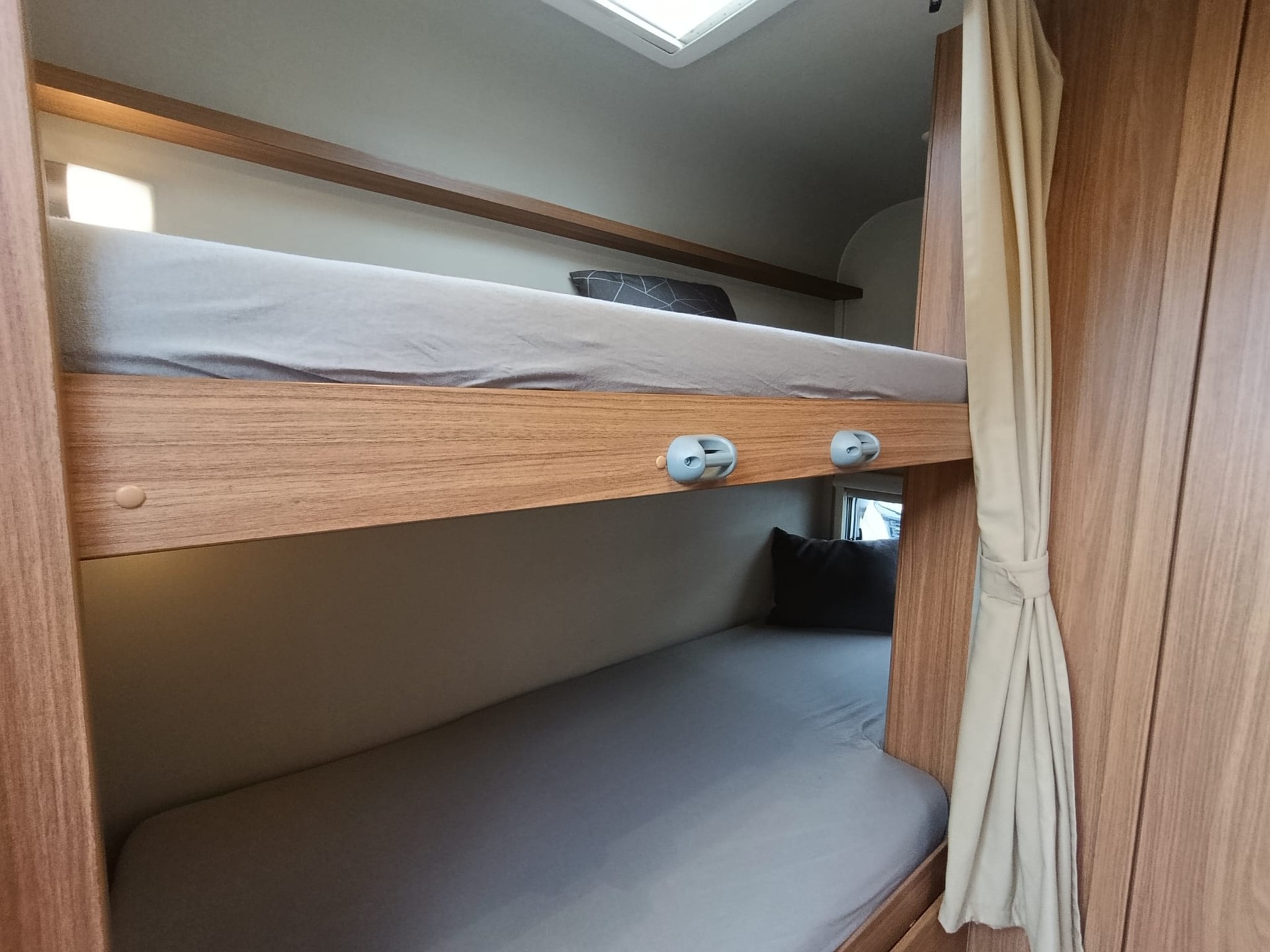 CARADO Capron A461***Raumwunder für Familien 6 Sitz-,Schlafplätzen***Großzügige Dinette***Getrennte Bereiche**Große Küche***-image-21