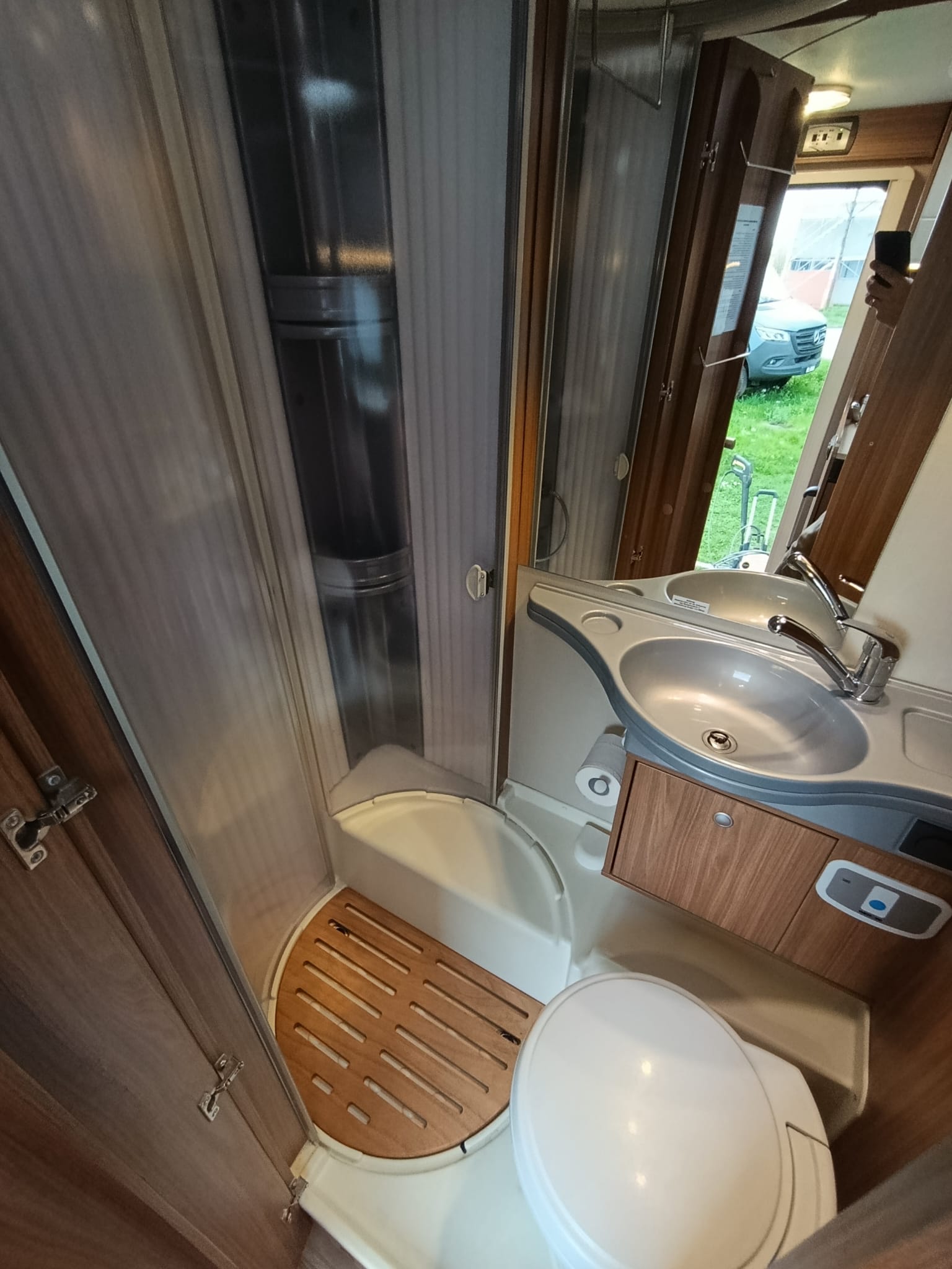 CARADO Capron A461***Raumwunder für Familien 6 Sitz-,Schlafplätzen***Großzügige Dinette***Getrennte Bereiche**Große Küche***-image-27