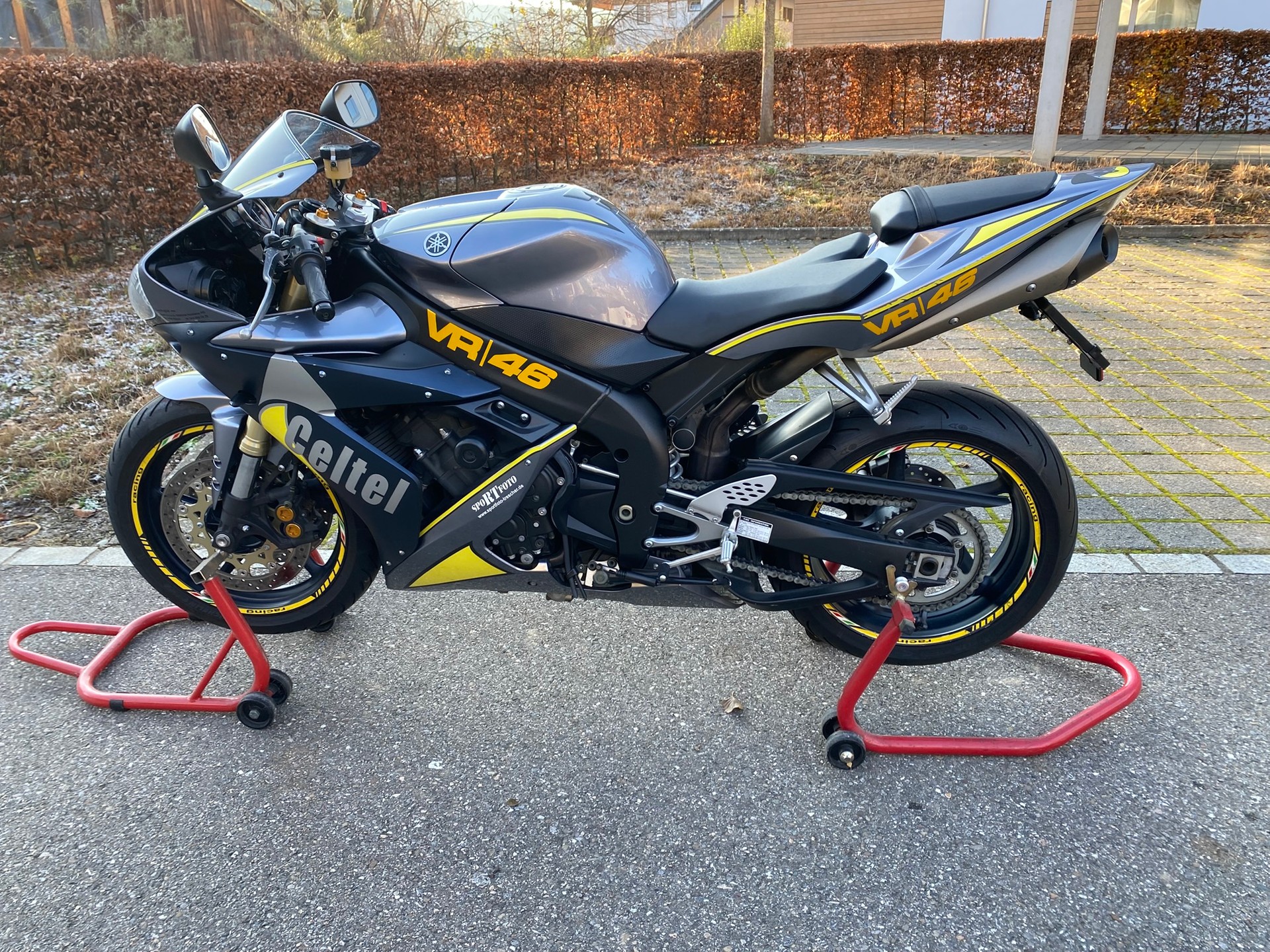 YAMAHA YZF-R1-image-3
