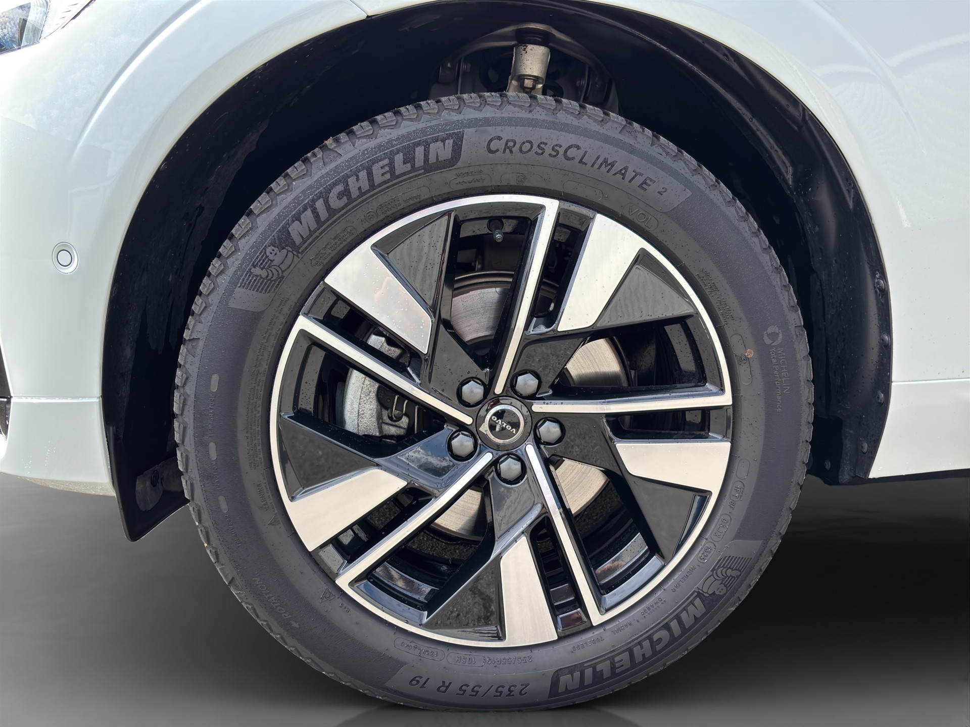 VOLVO XC60 2.0 B5 MH Plus Dark AWD-image-8