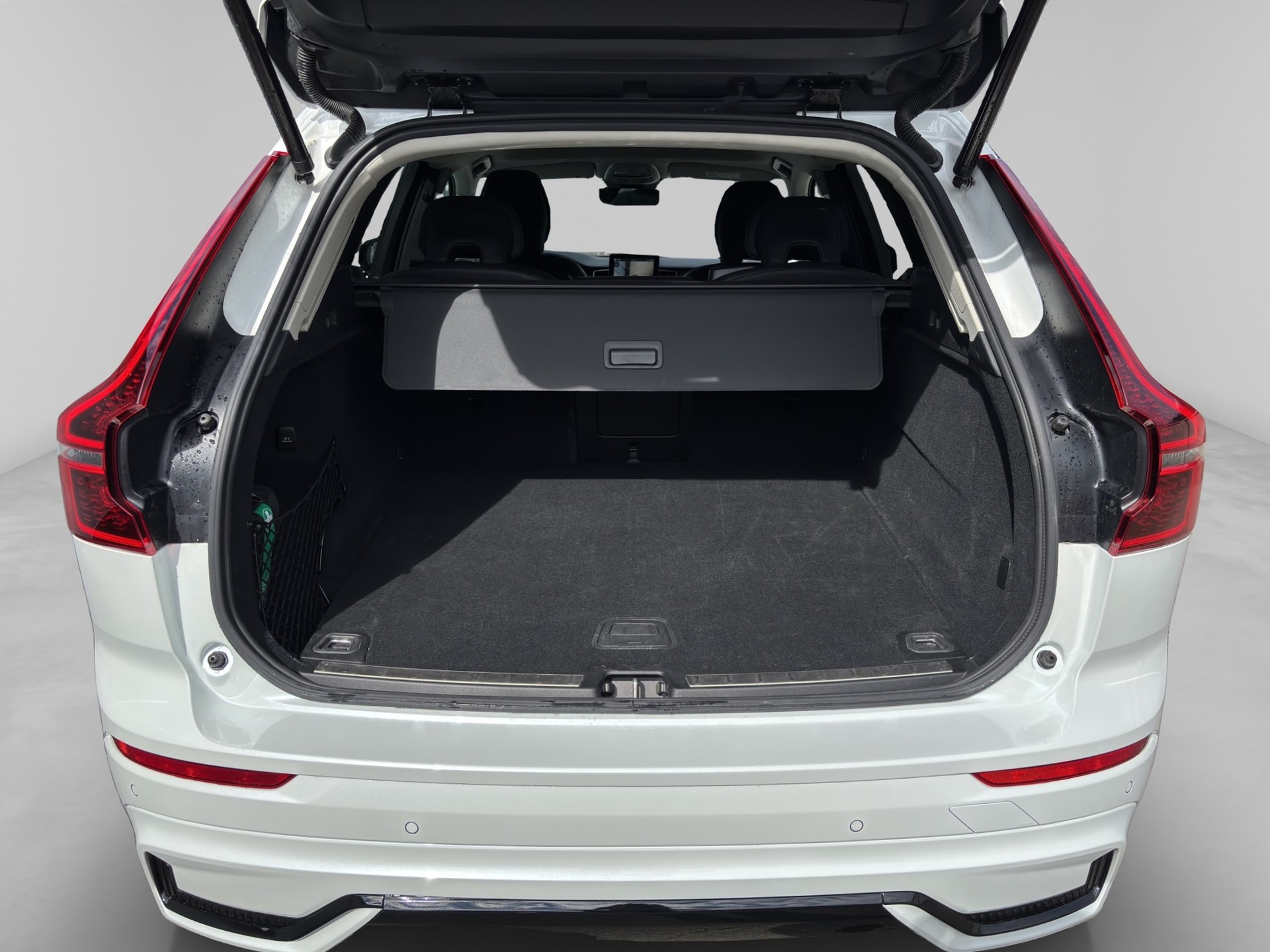 VOLVO XC60 2.0 B5 MH Plus Dark AWD-image-15