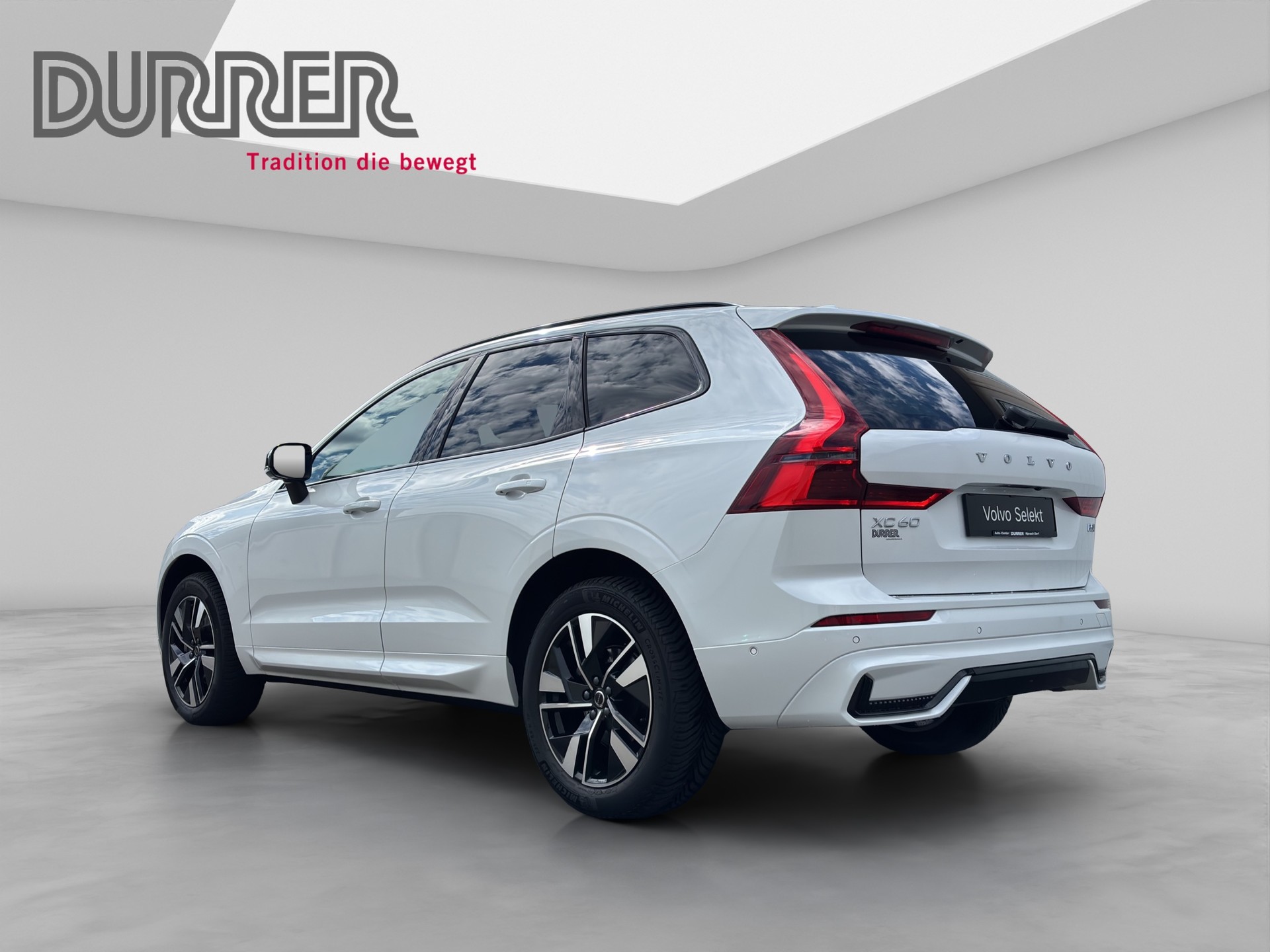 VOLVO XC60 2.0 B5 MH Plus Dark AWD-showroom-element-2
