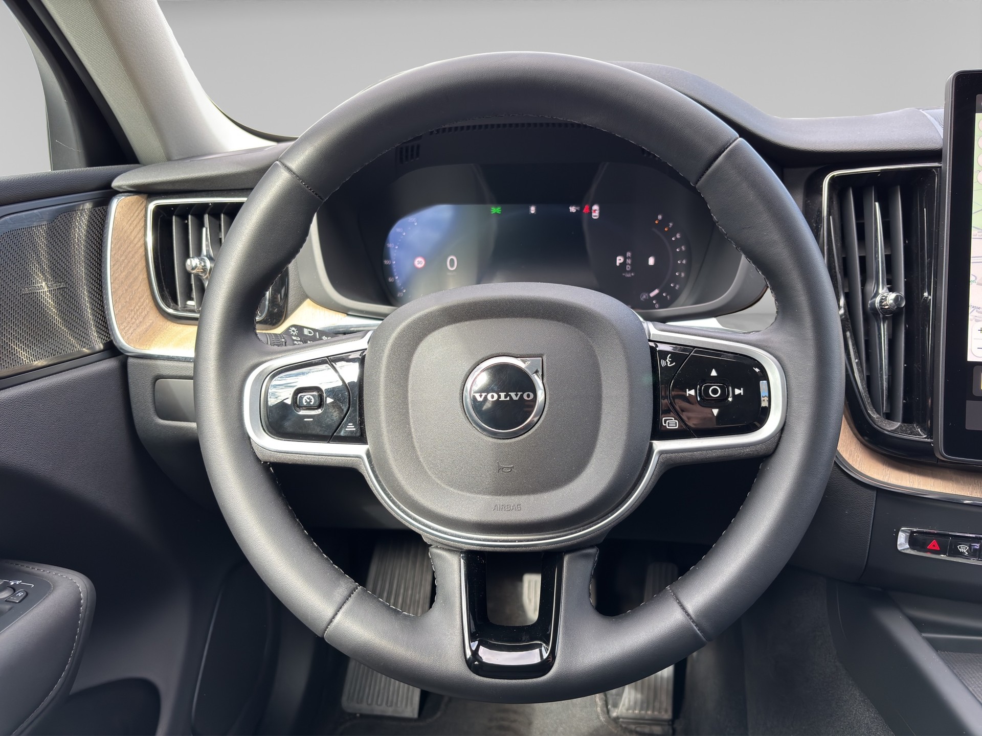 VOLVO XC60 2.0 B5 MH Plus Dark AWD-image-11