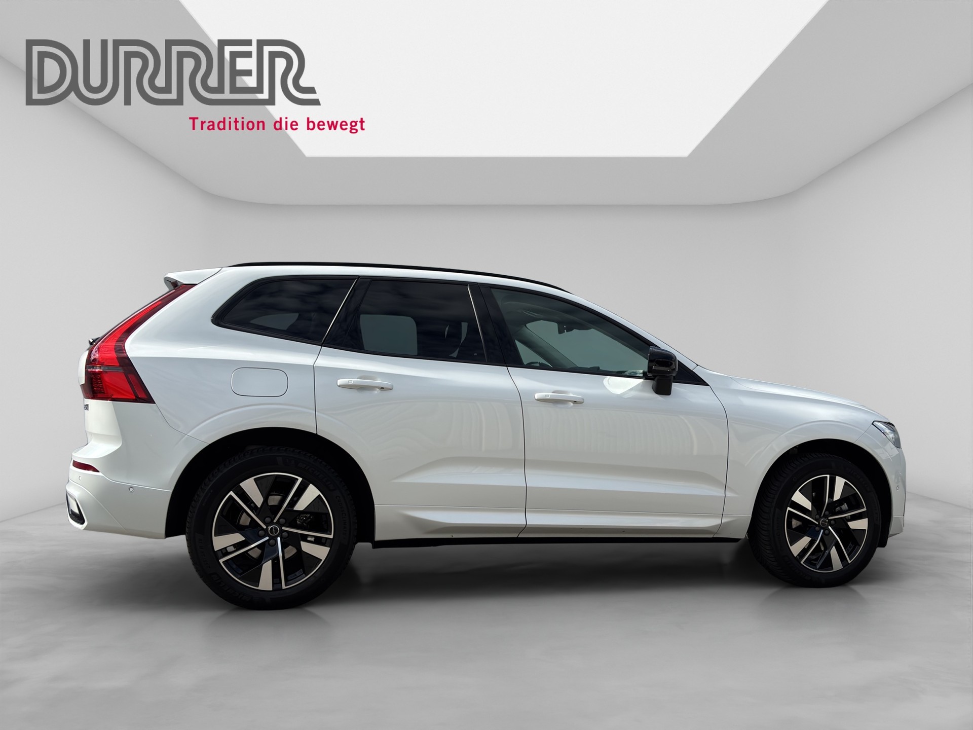 VOLVO XC60 2.0 B5 MH Plus Dark AWD-image-4