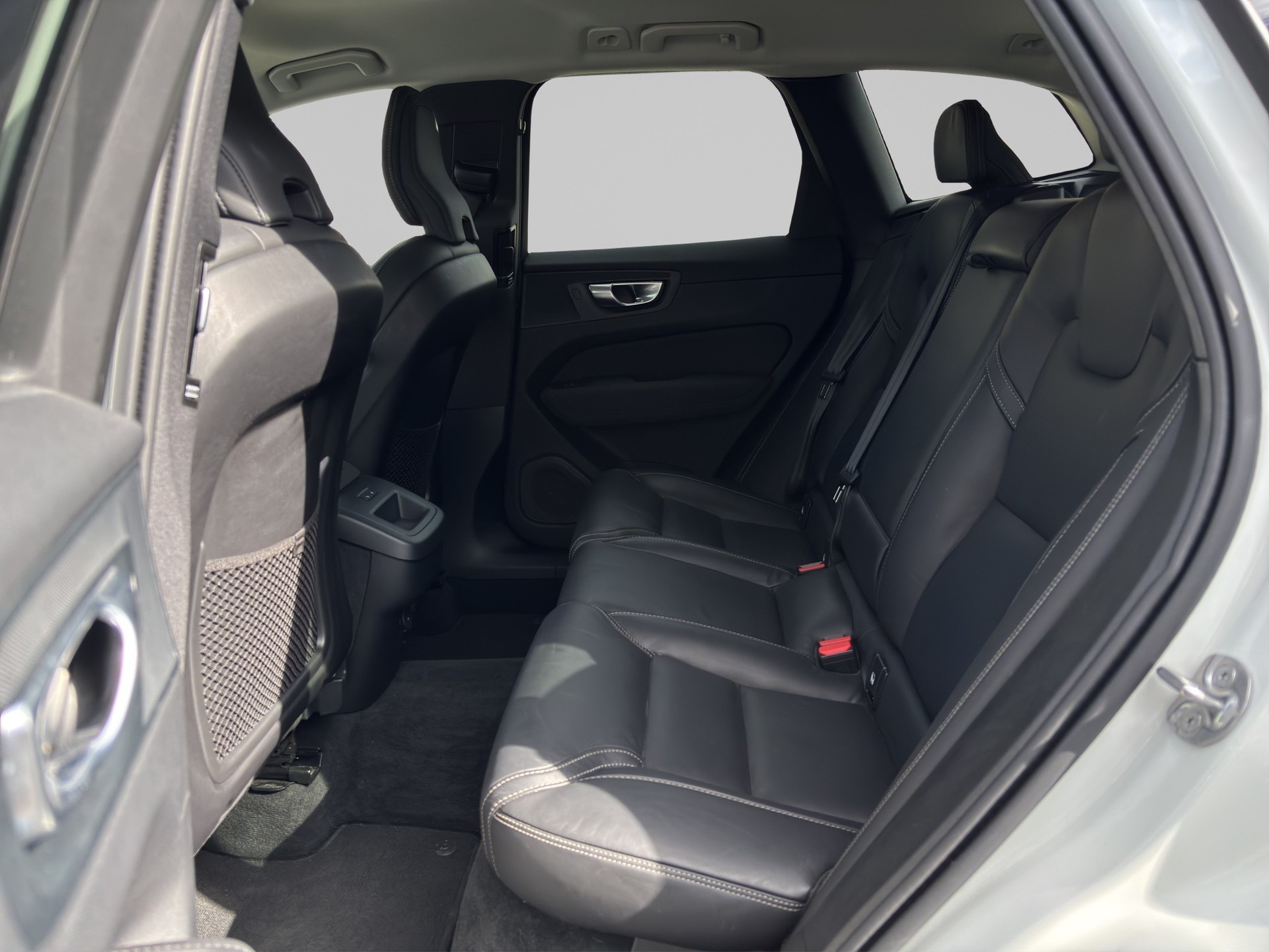 VOLVO XC60 2.0 B5 MH Plus Dark AWD-image-12