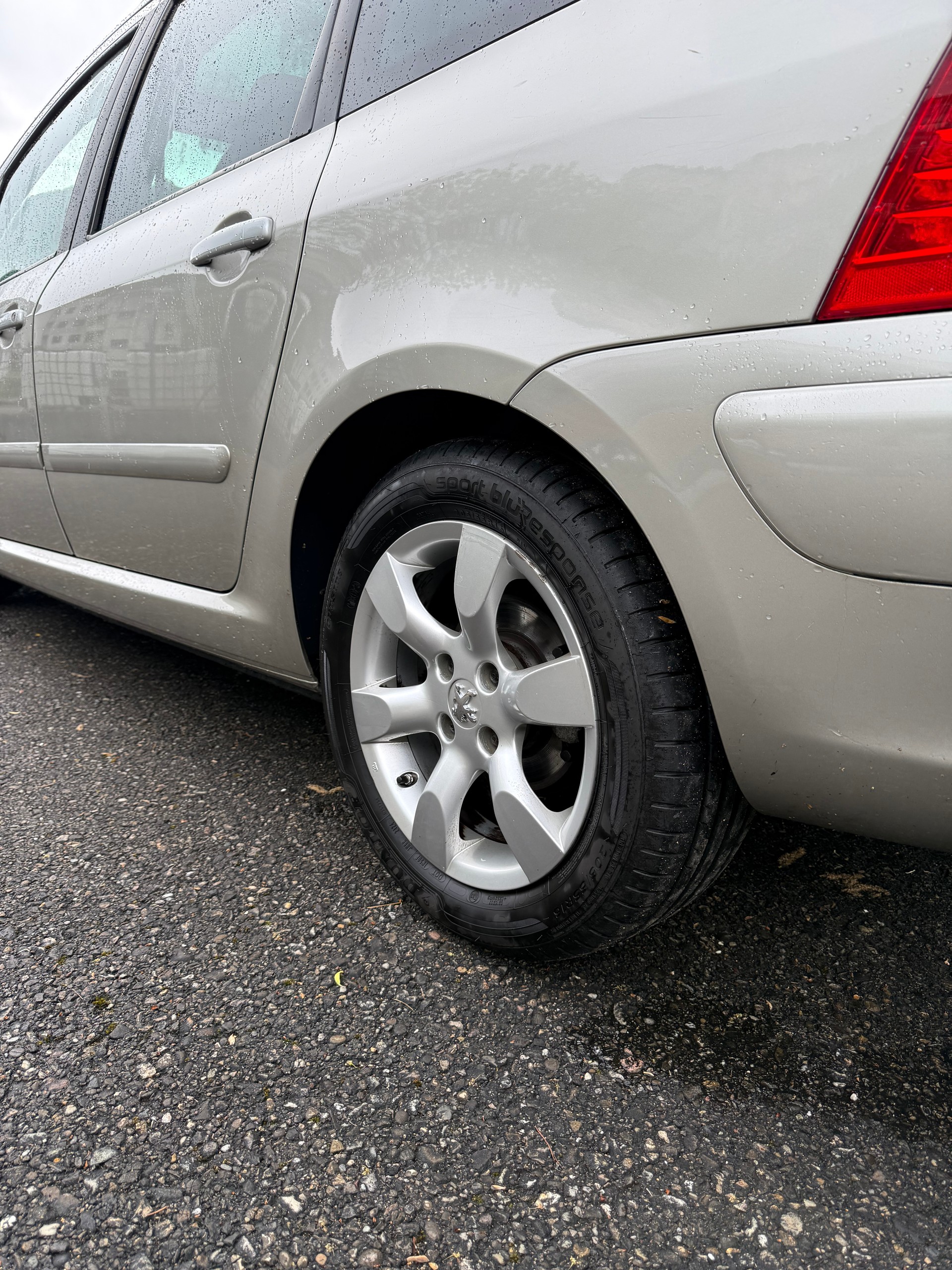 PEUGEOT 307 SW 2.0 HDI Platinum Edition-image-4