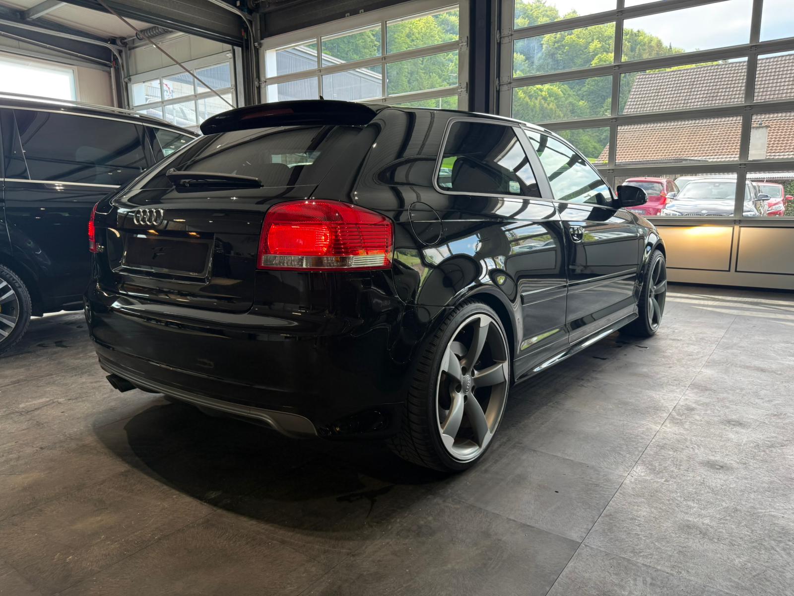 AUDI S3 2.0 Turbo FSI quattro-image-4
