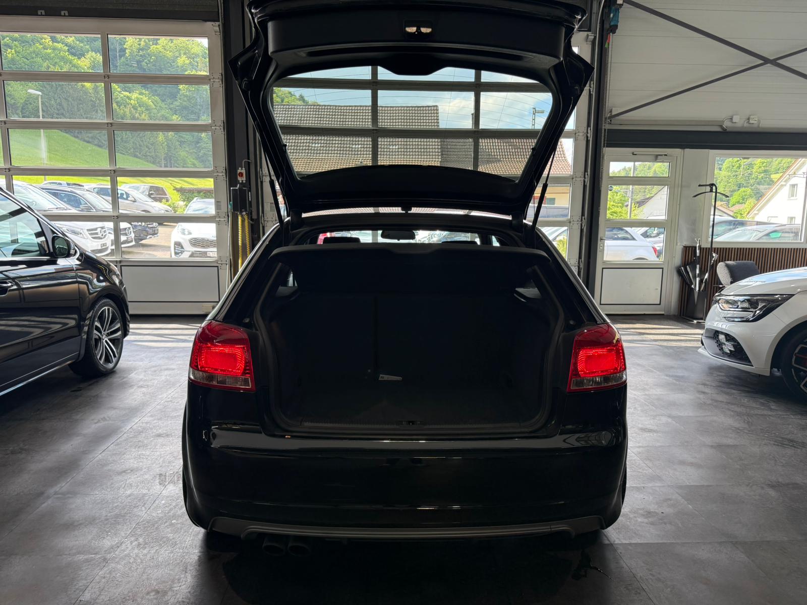 AUDI S3 2.0 Turbo FSI quattro-showroom-element-3