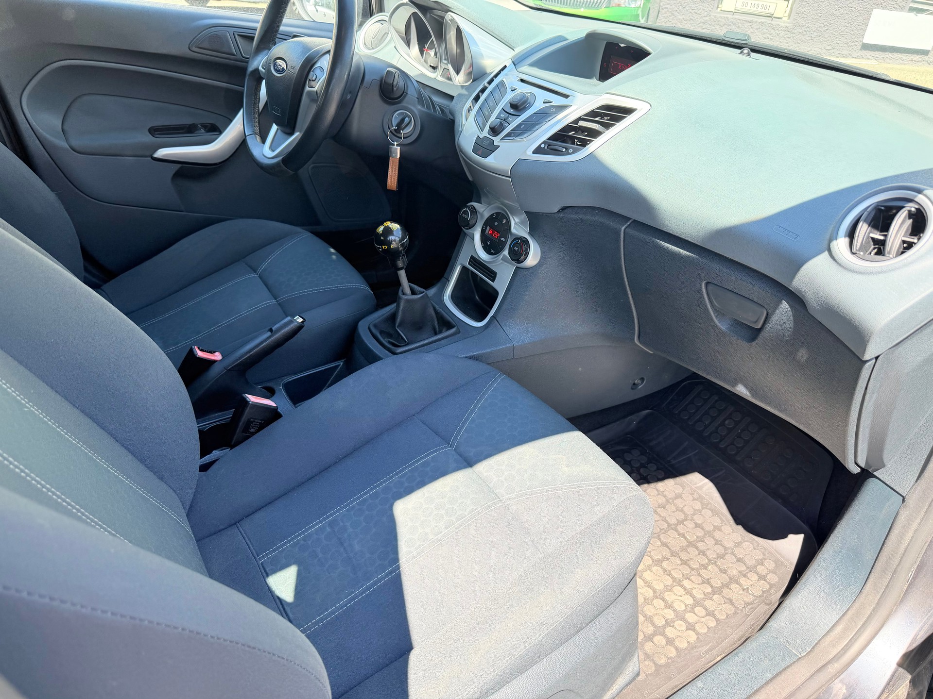 FORD Fiesta 1.6 16V TDCi Trend-image-11