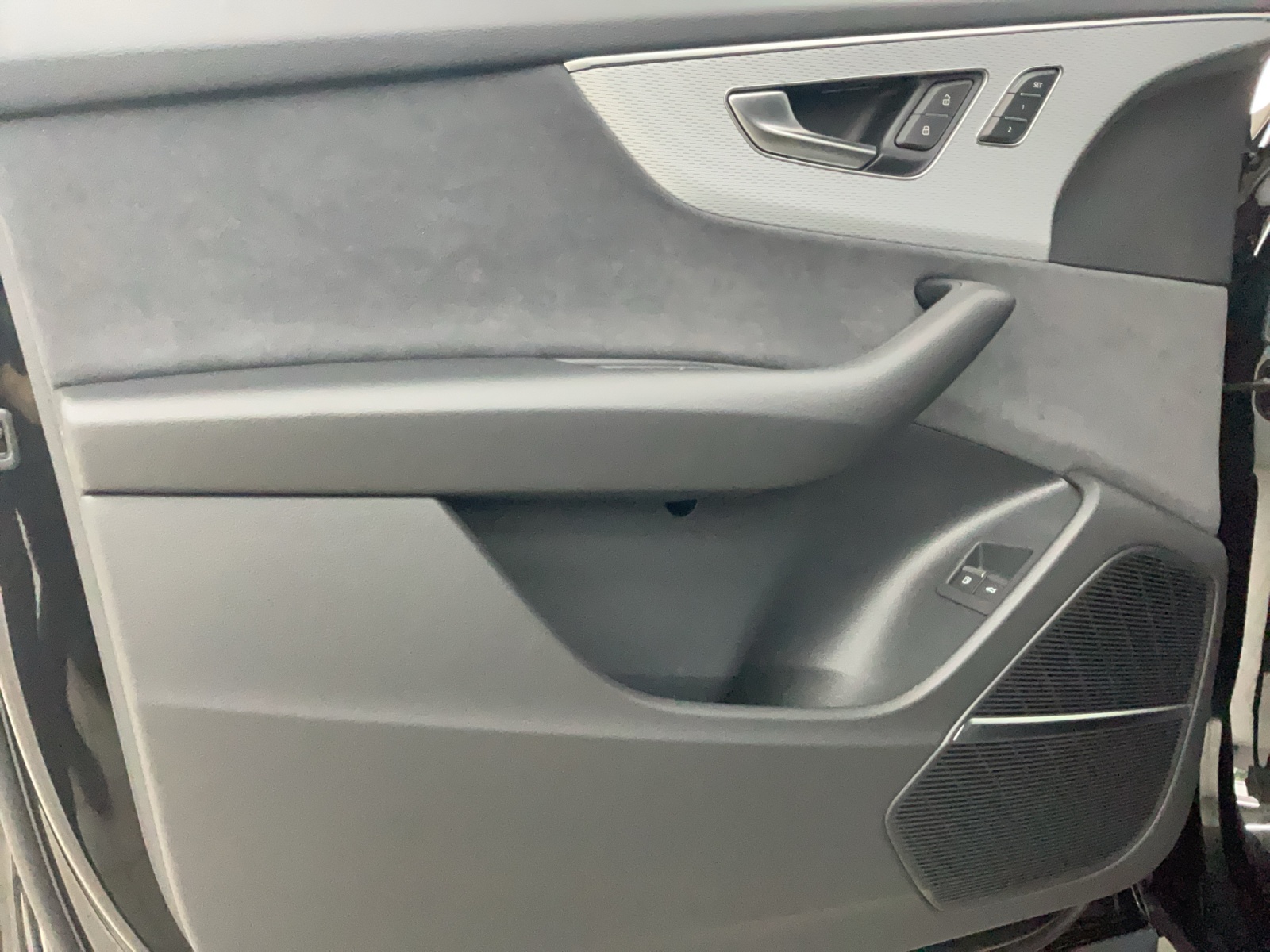 AUDI Q8 55 TFSI e quattro PHEV tiptronic-image-14